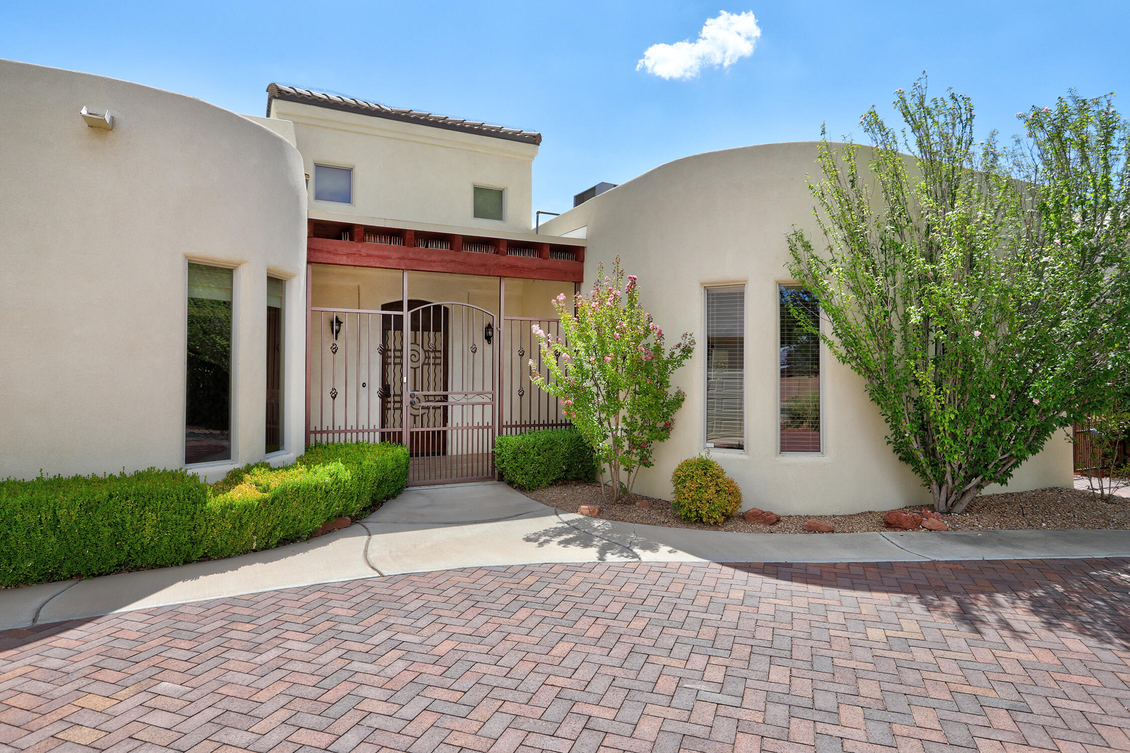 508 Laguna Seca Lane NW