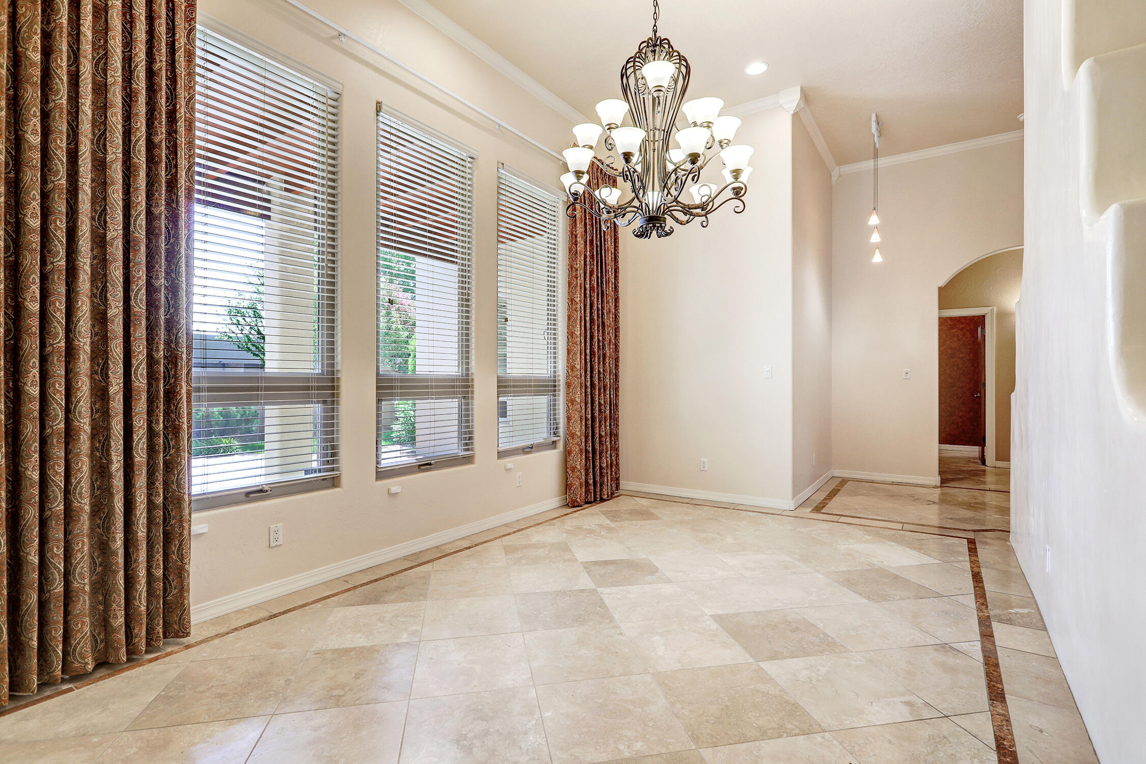508 Laguna Seca Lane NW