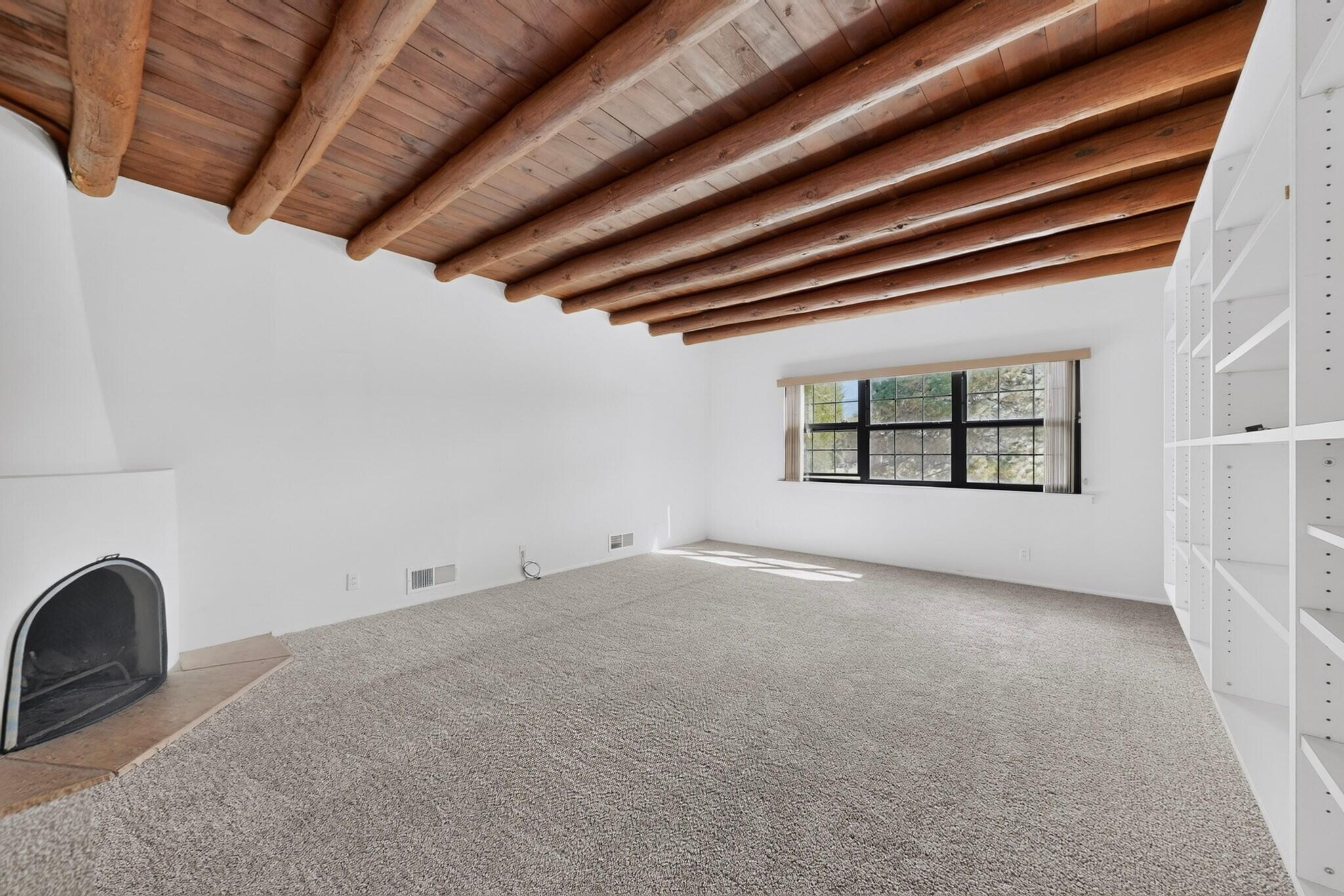 723 Guaymas Place NE