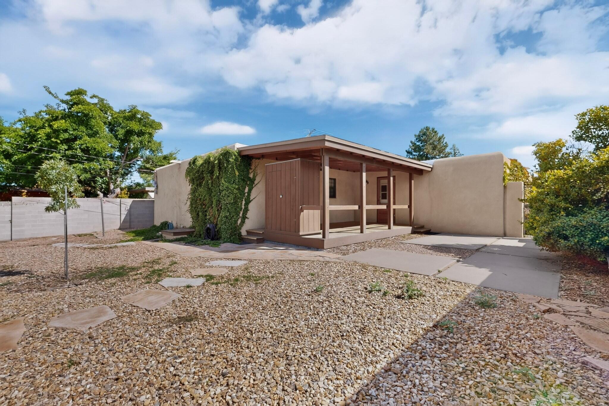 723 Guaymas Place NE