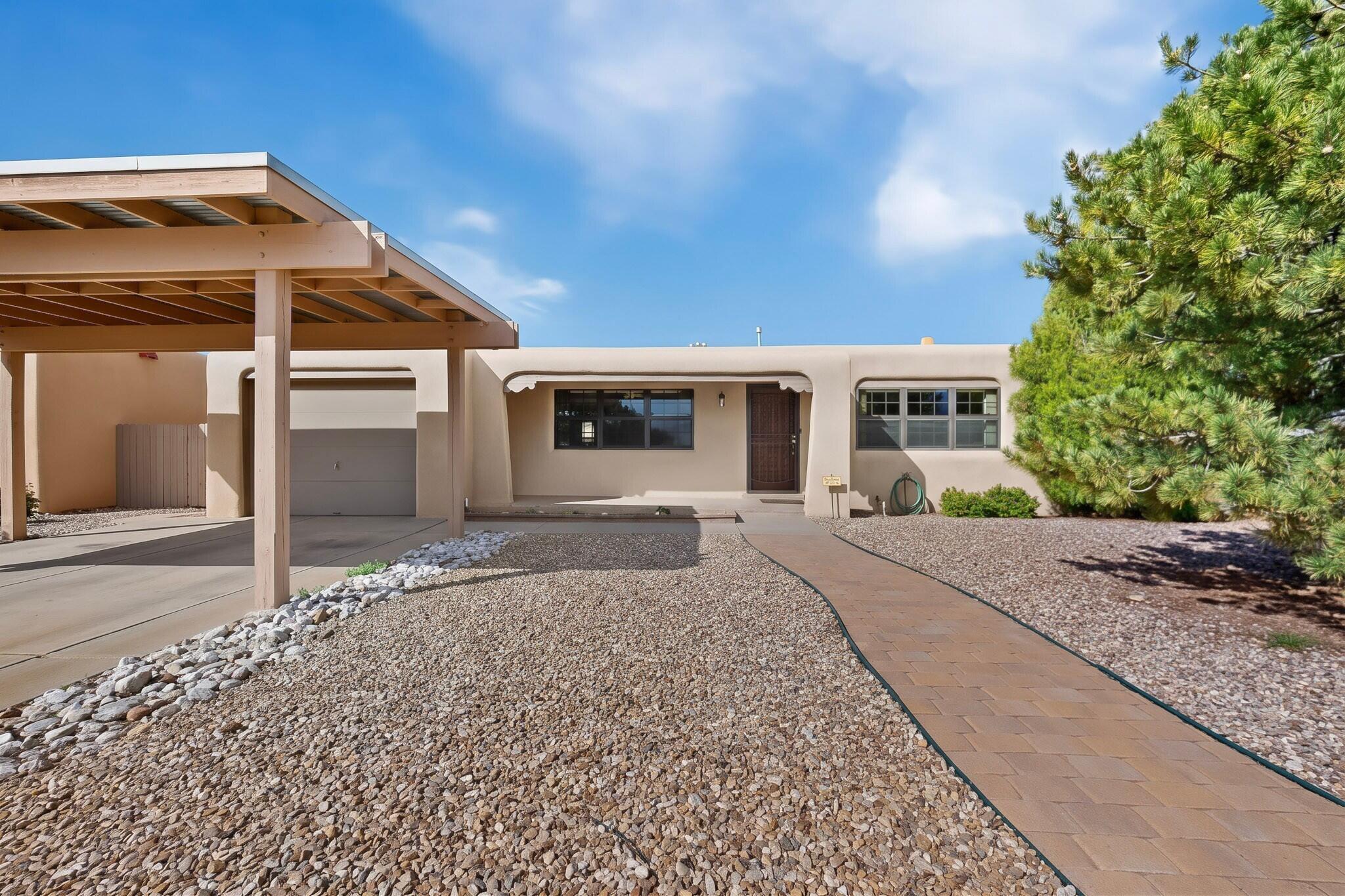 723 Guaymas Place NE