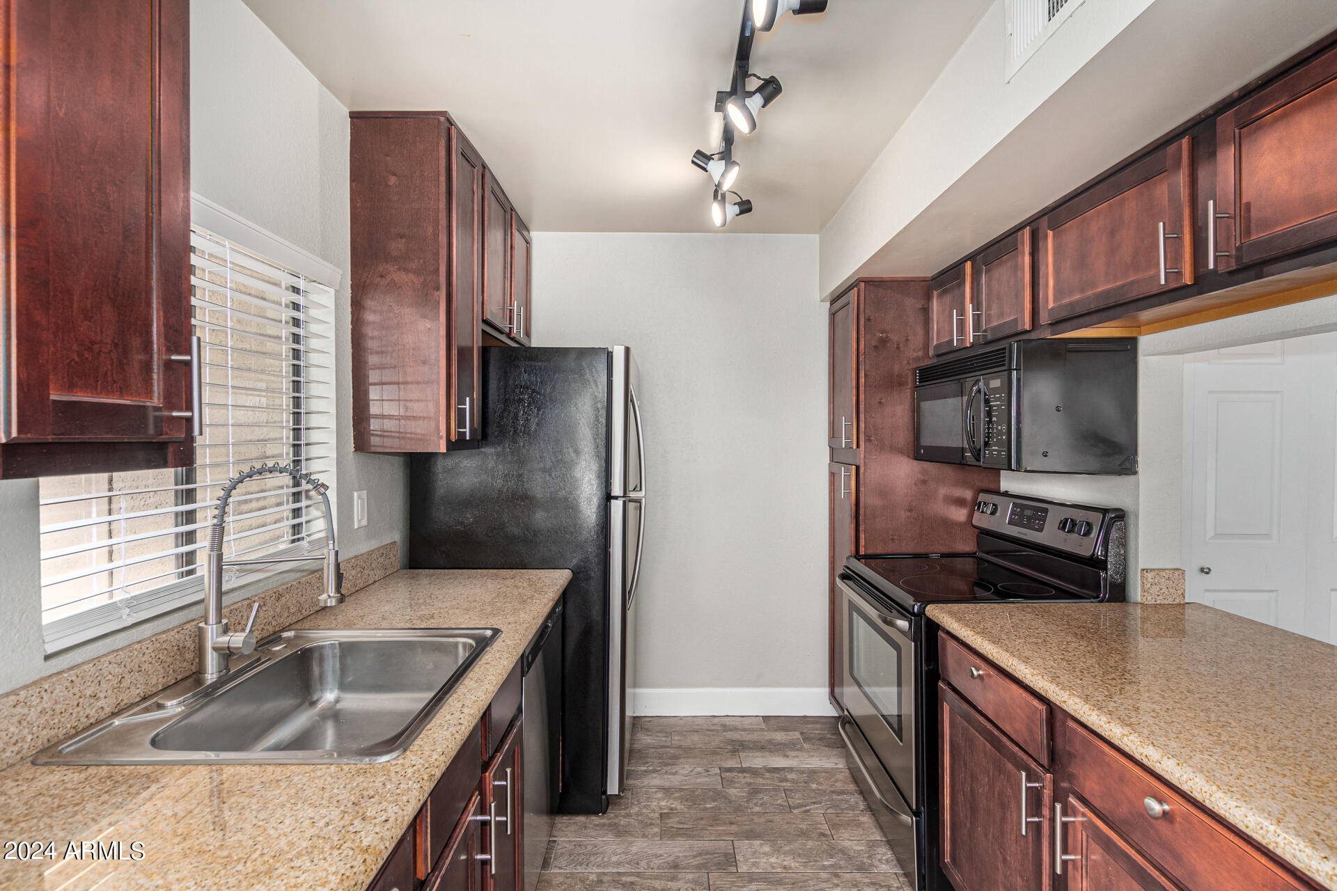 3500 N HAYDEN Road 907