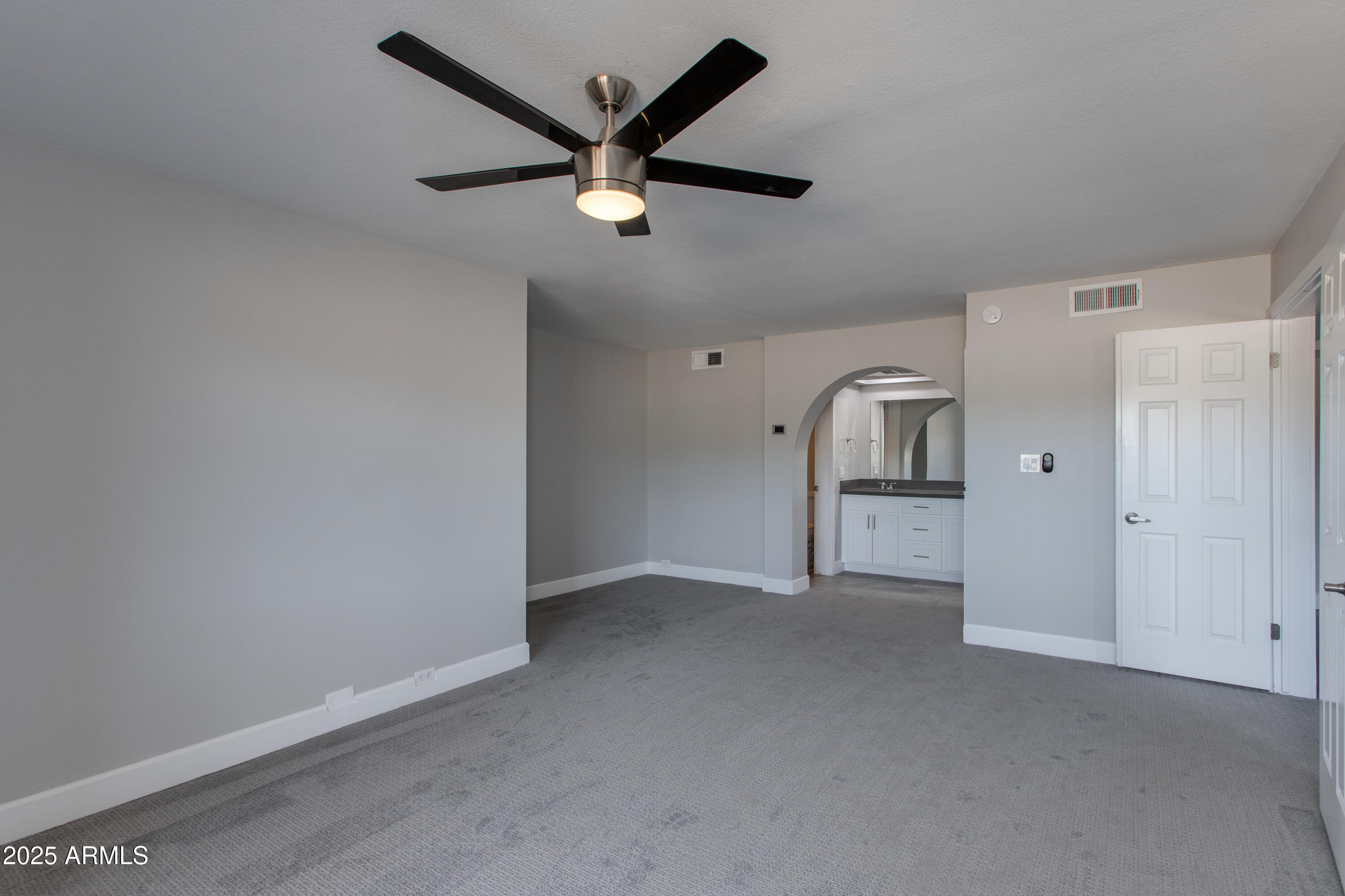 10410 N CAVE CREEK Road 2011