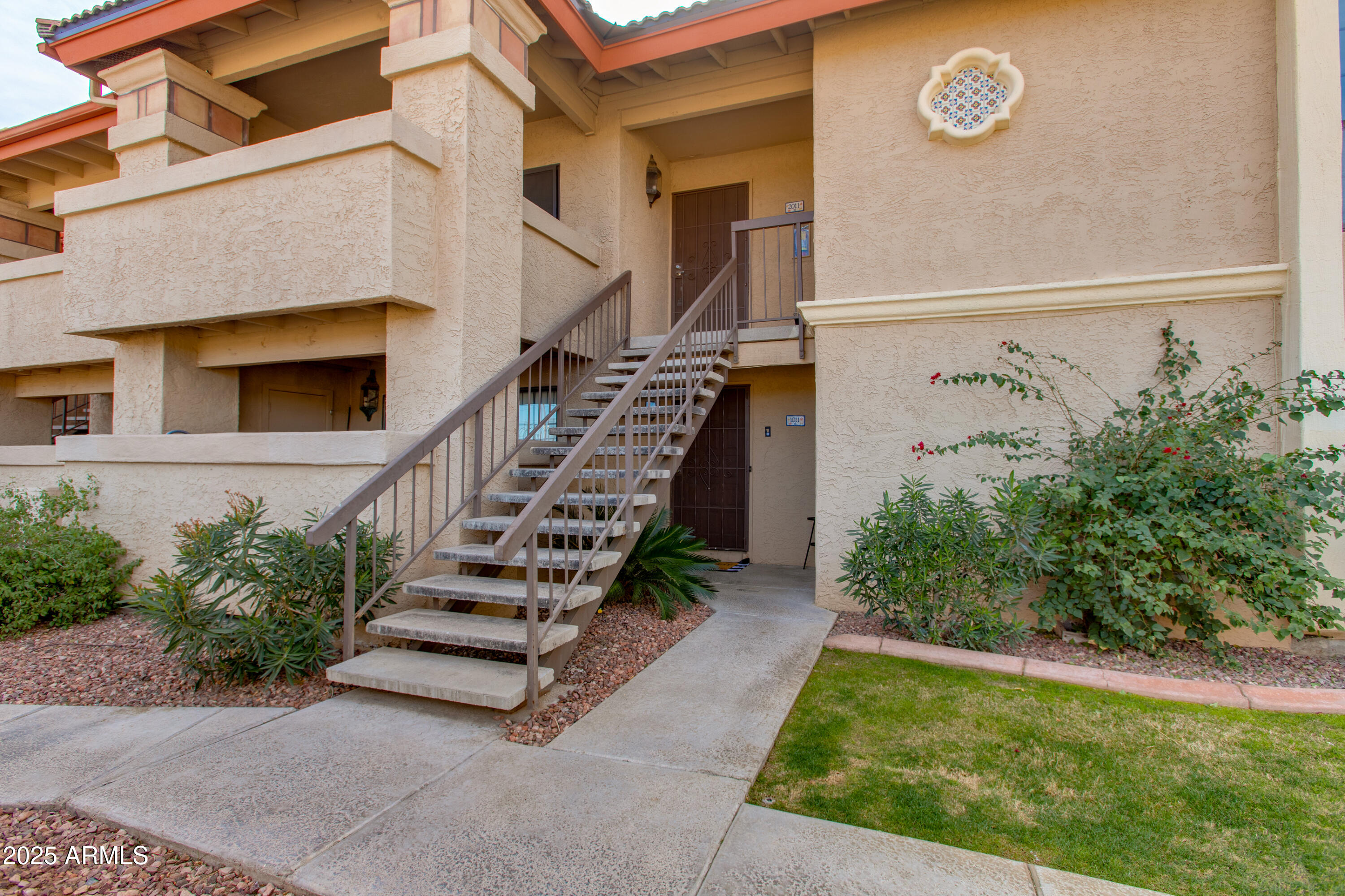 10410 N CAVE CREEK Road 2011