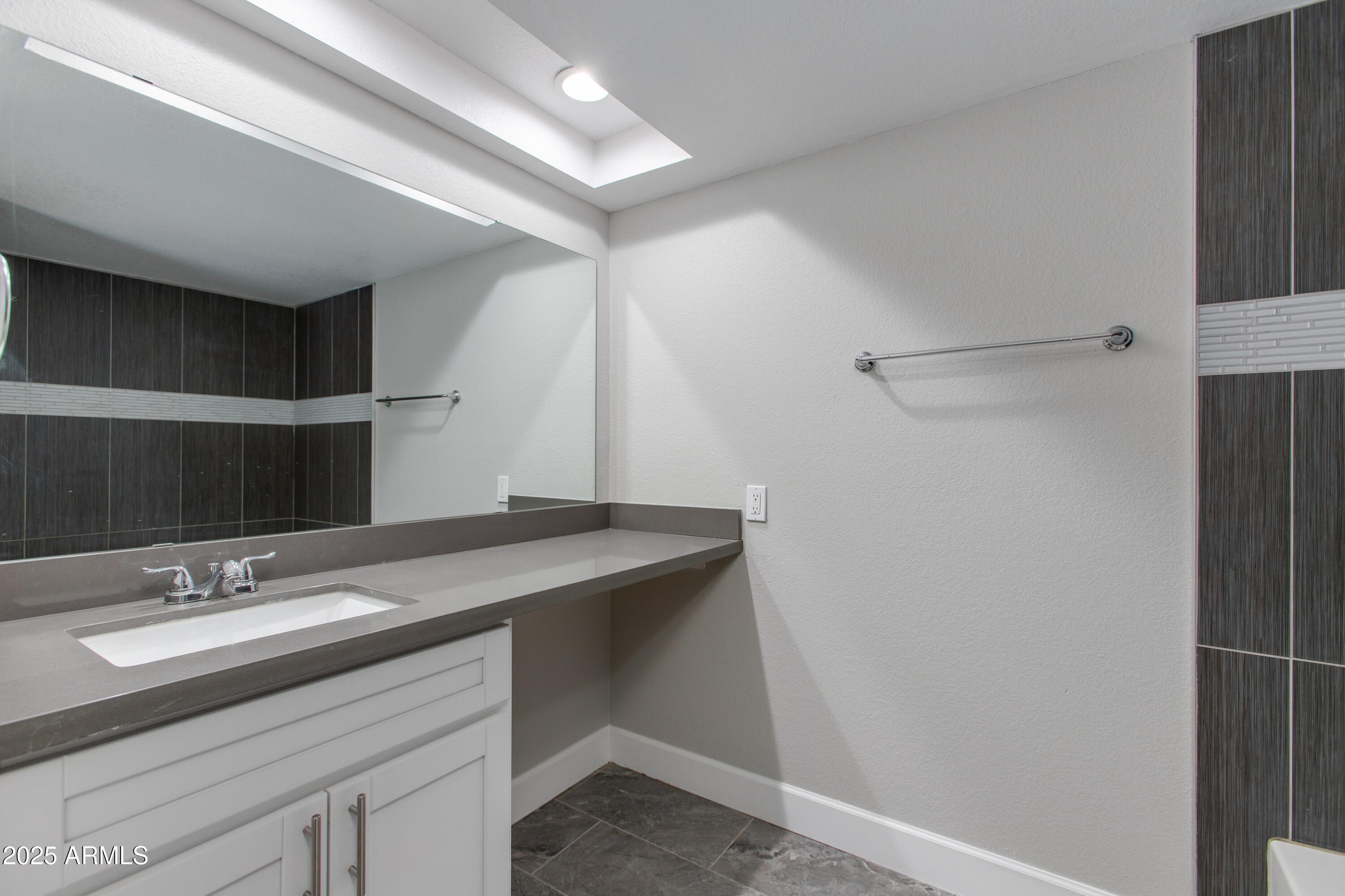 10410 N CAVE CREEK Road 2011