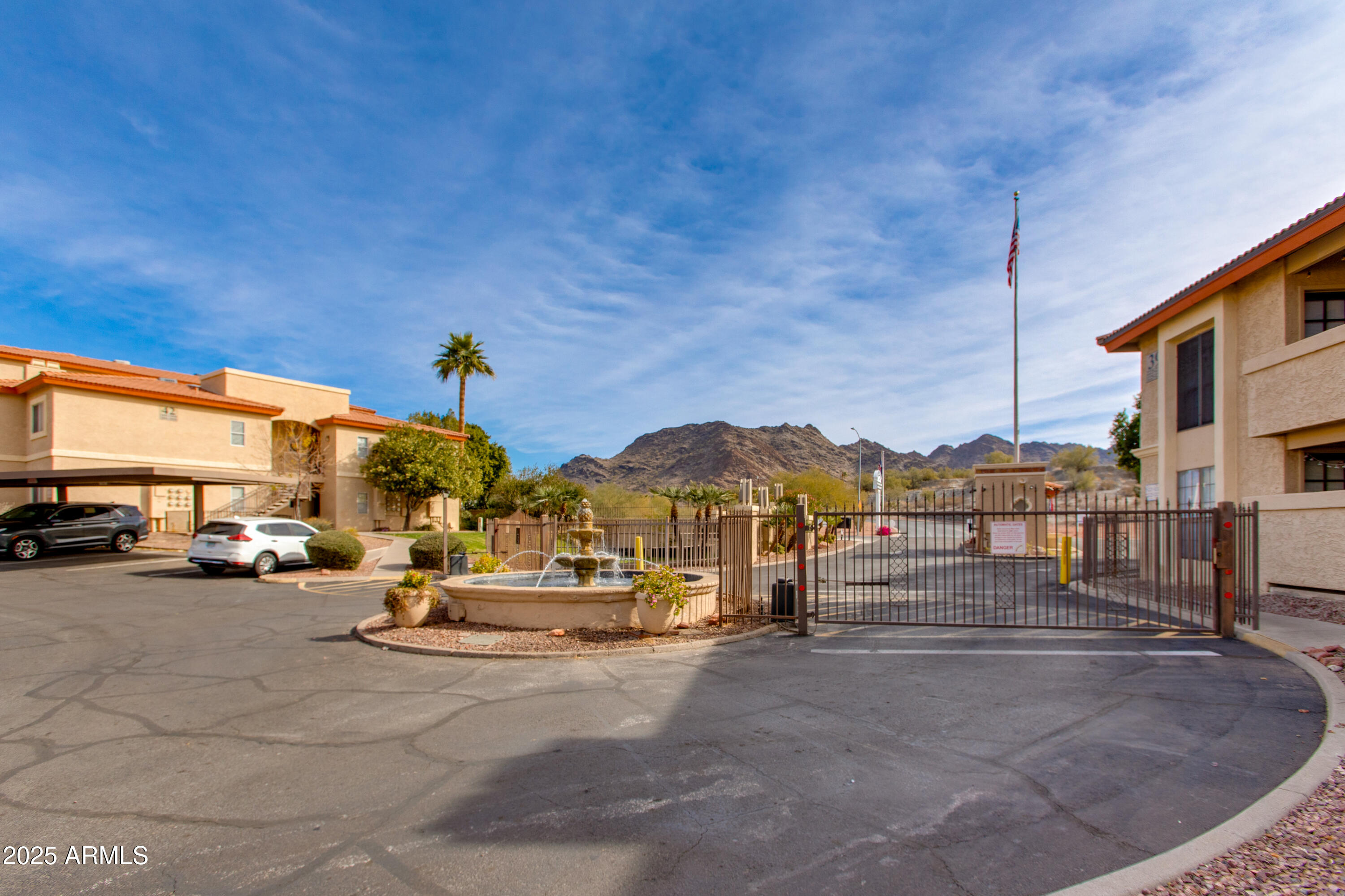 10410 N CAVE CREEK Road 2011