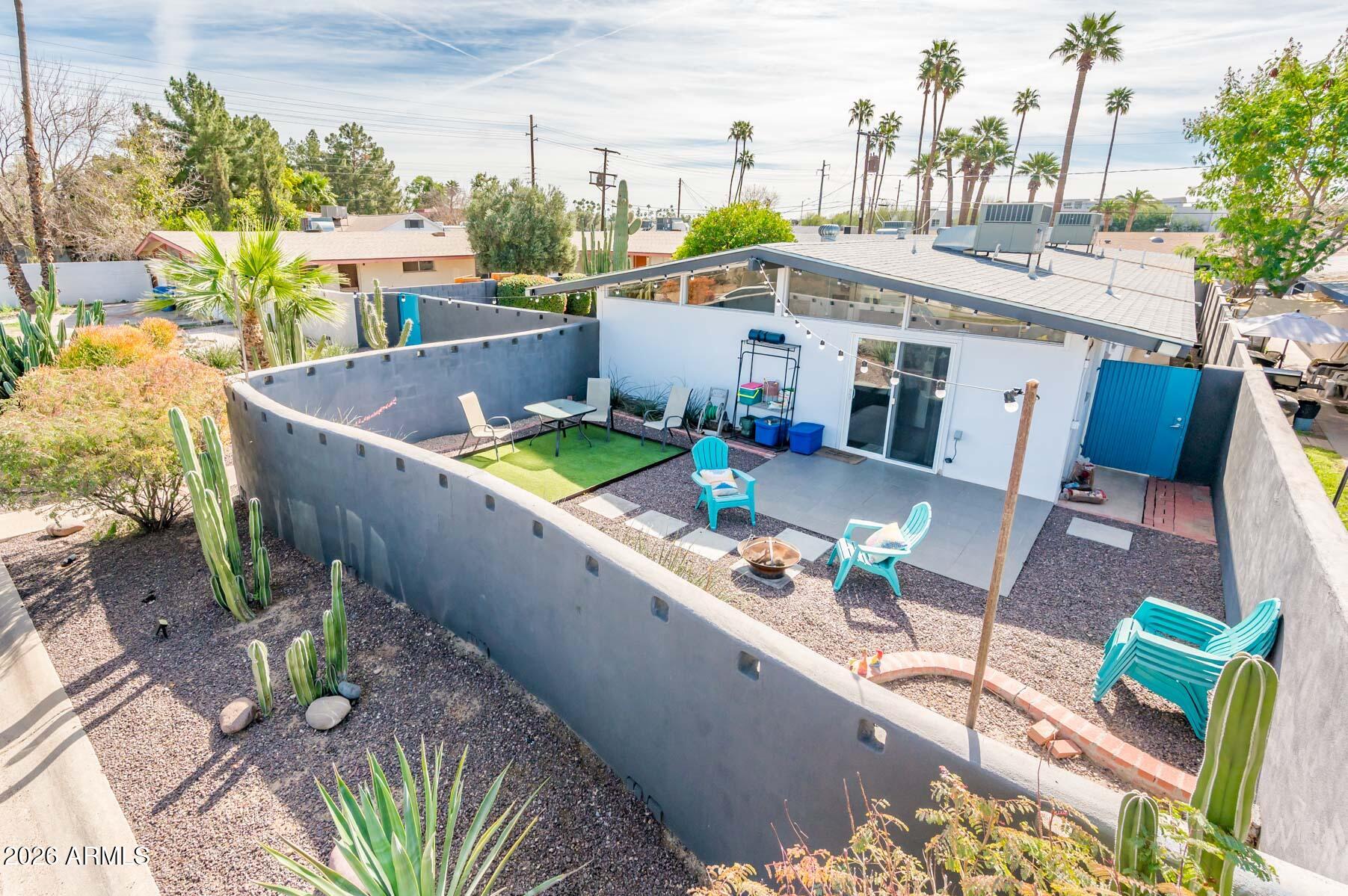 2727 E MONTECITO Avenue