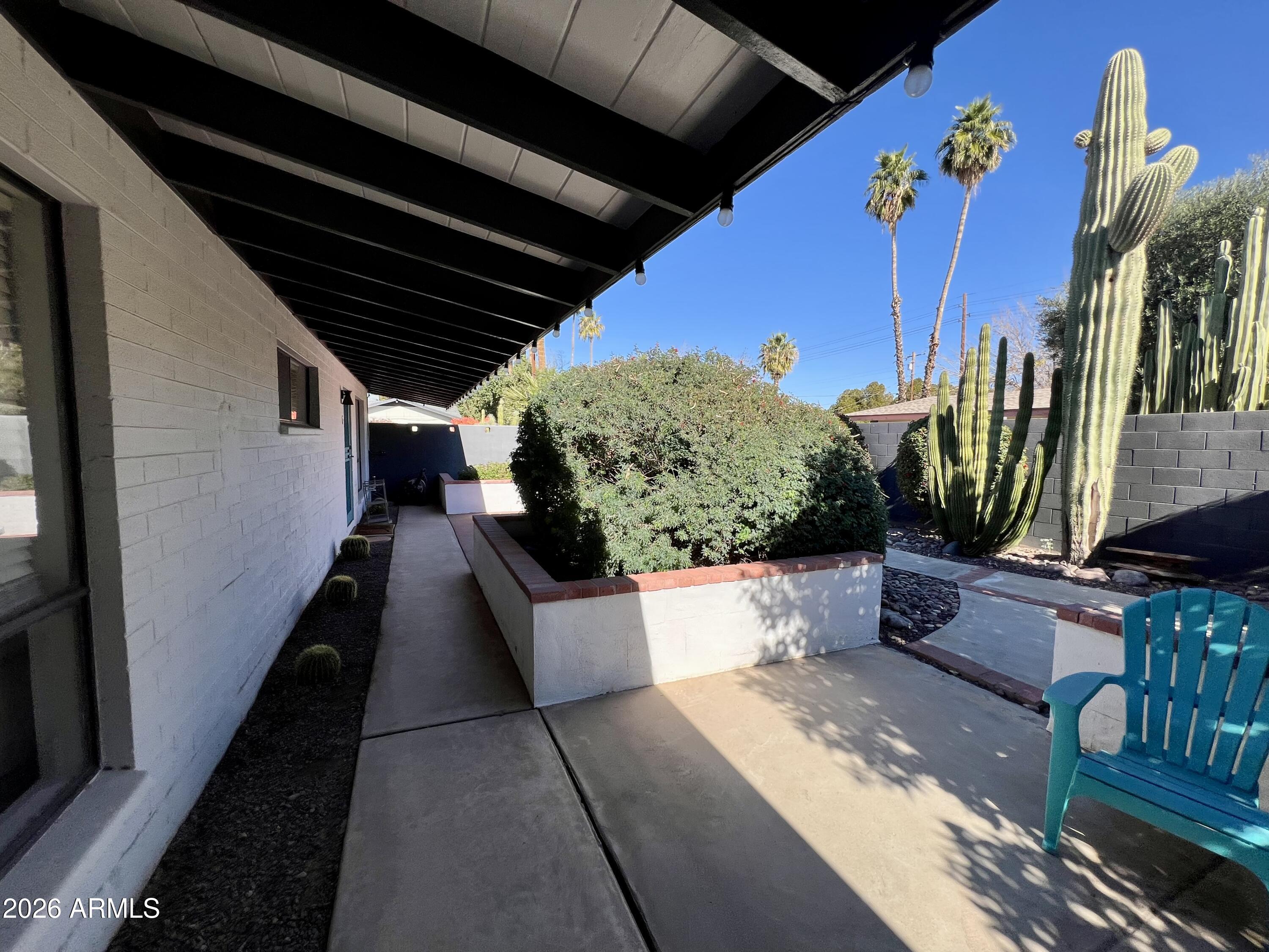 2727 E MONTECITO Avenue