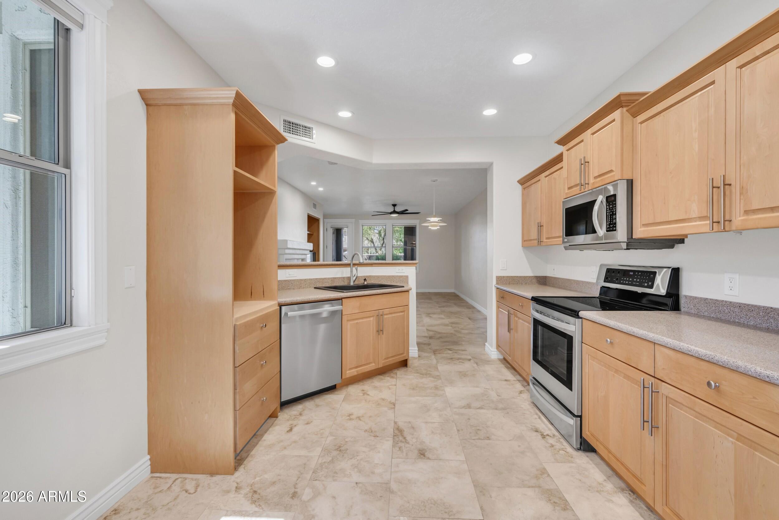 15221 N CLUBGATE Drive 1013