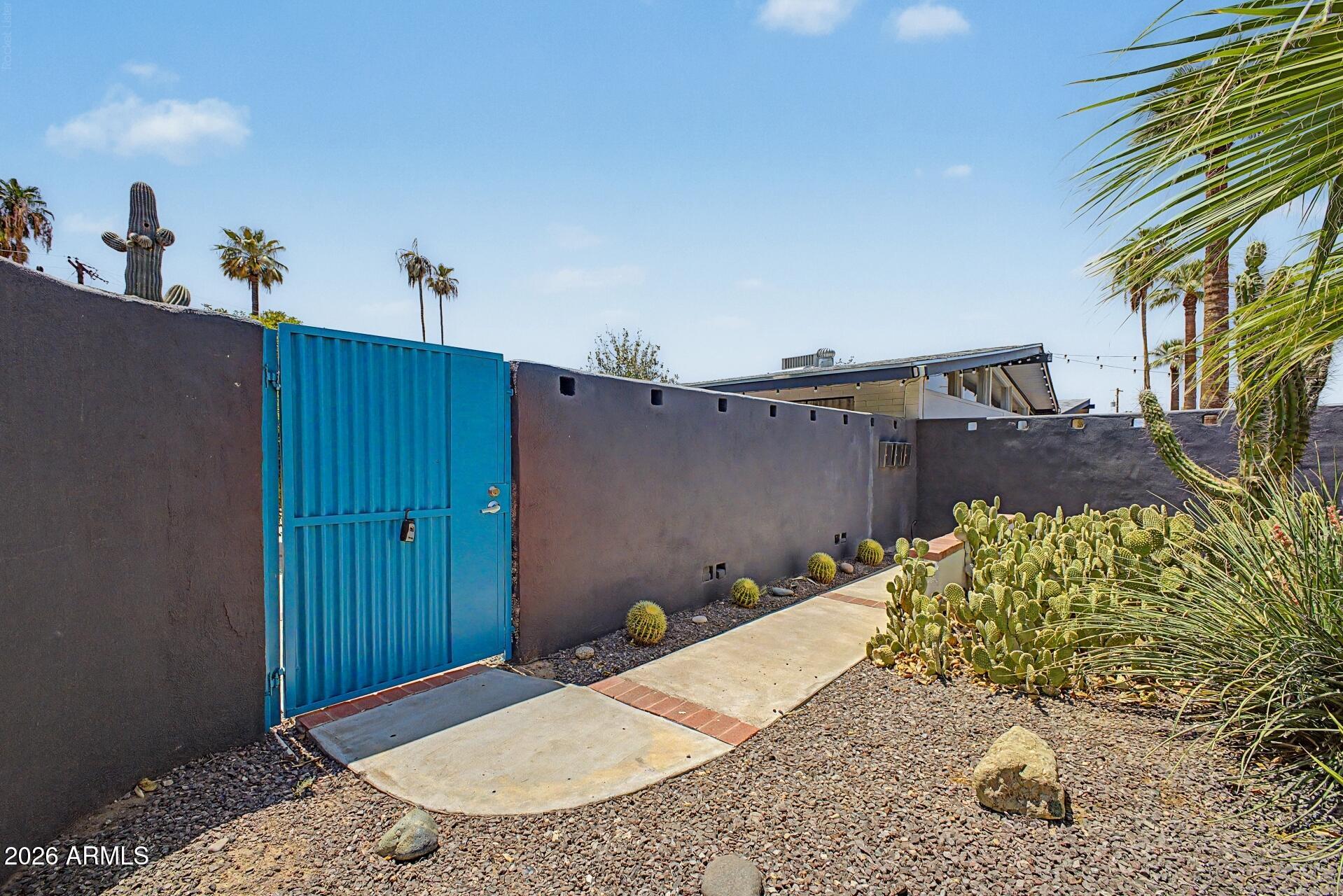 2727 E MONTECITO Avenue