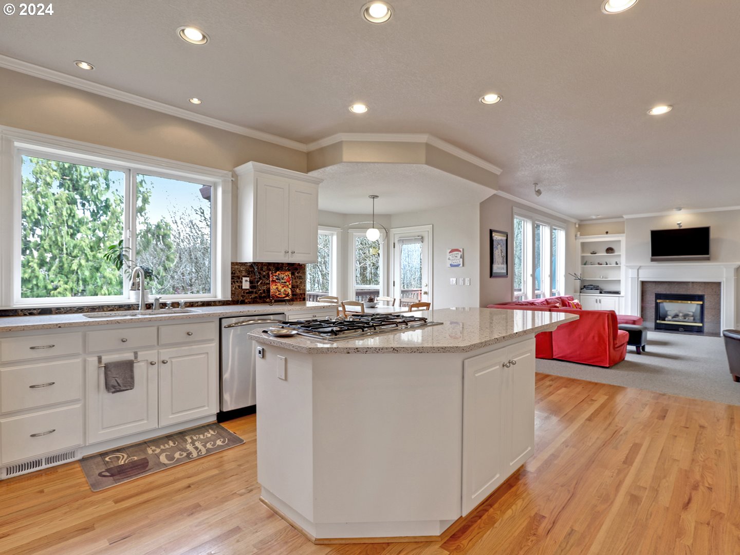 8033 NW HAZELTINE ST