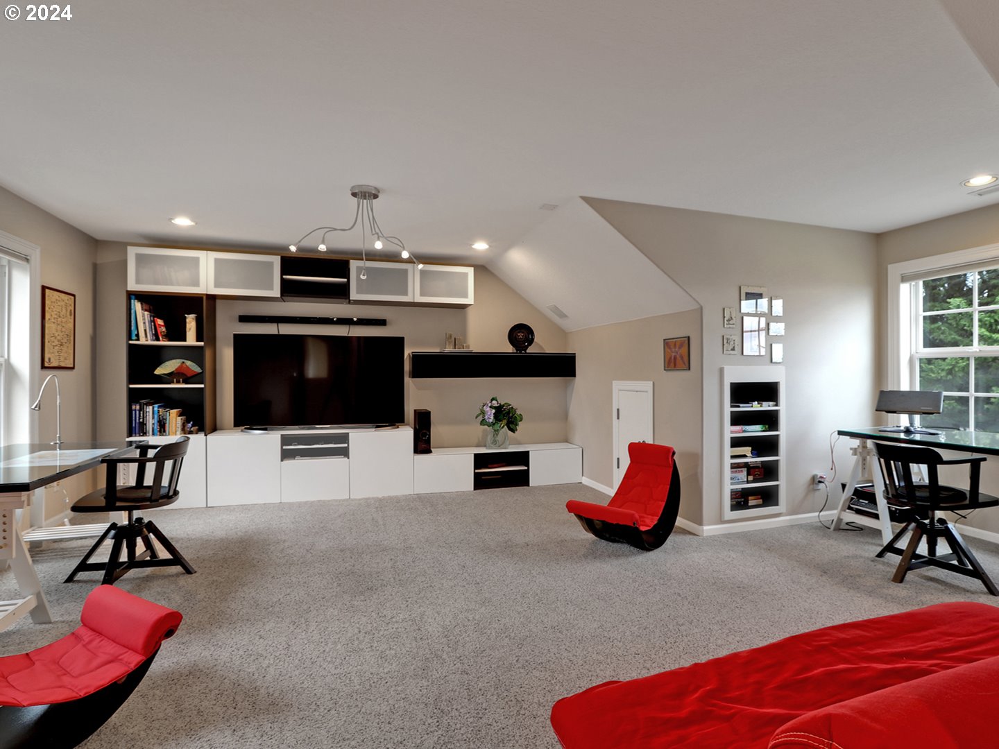 8033 NW HAZELTINE ST