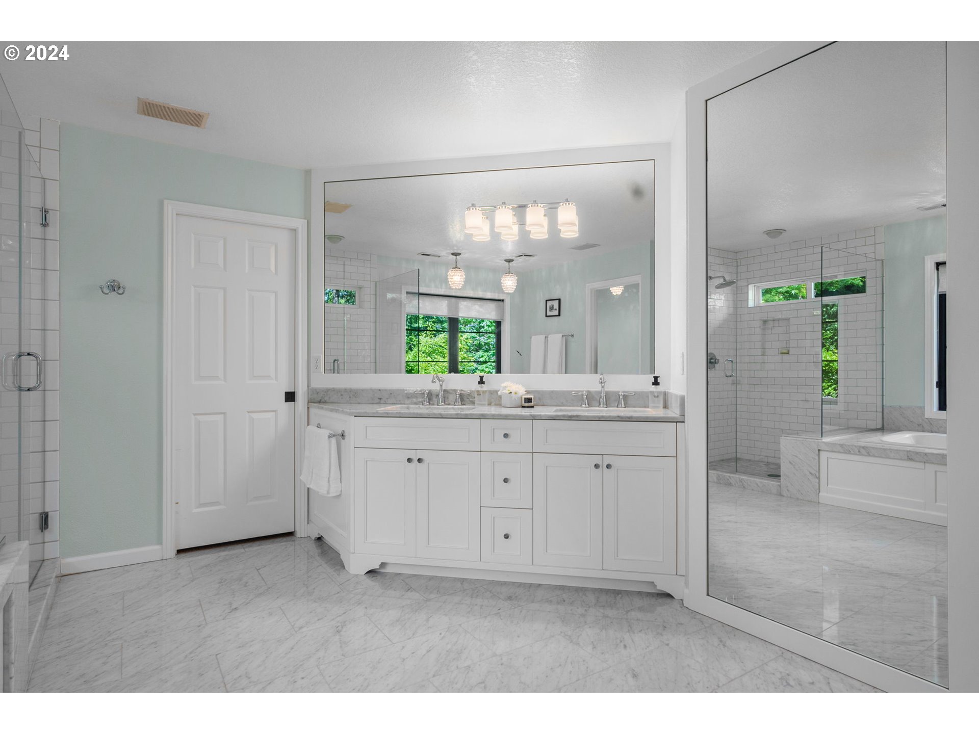 9537 NW BARTHOLOMEW DR