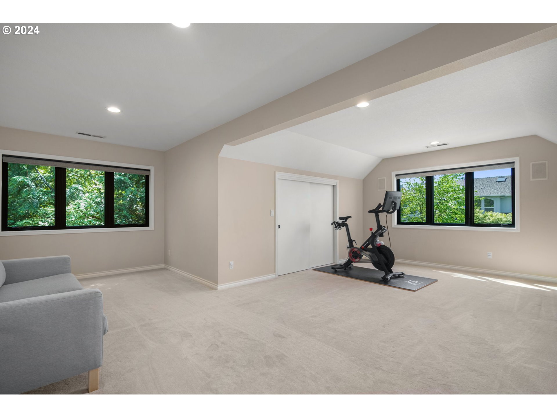 9537 NW BARTHOLOMEW DR