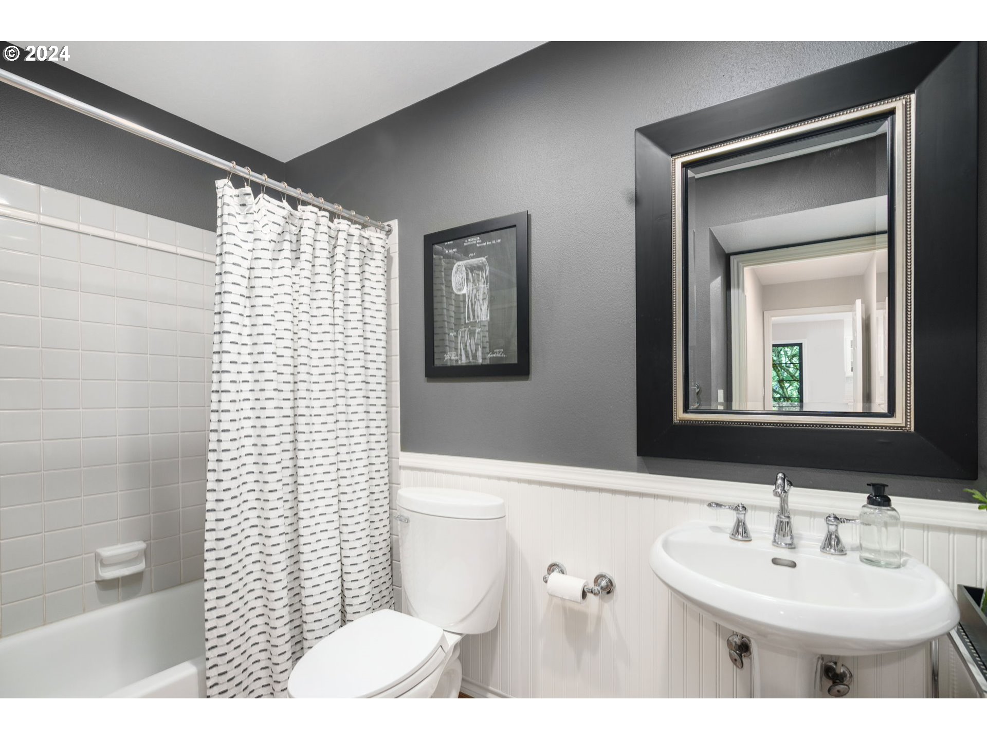 9537 NW BARTHOLOMEW DR