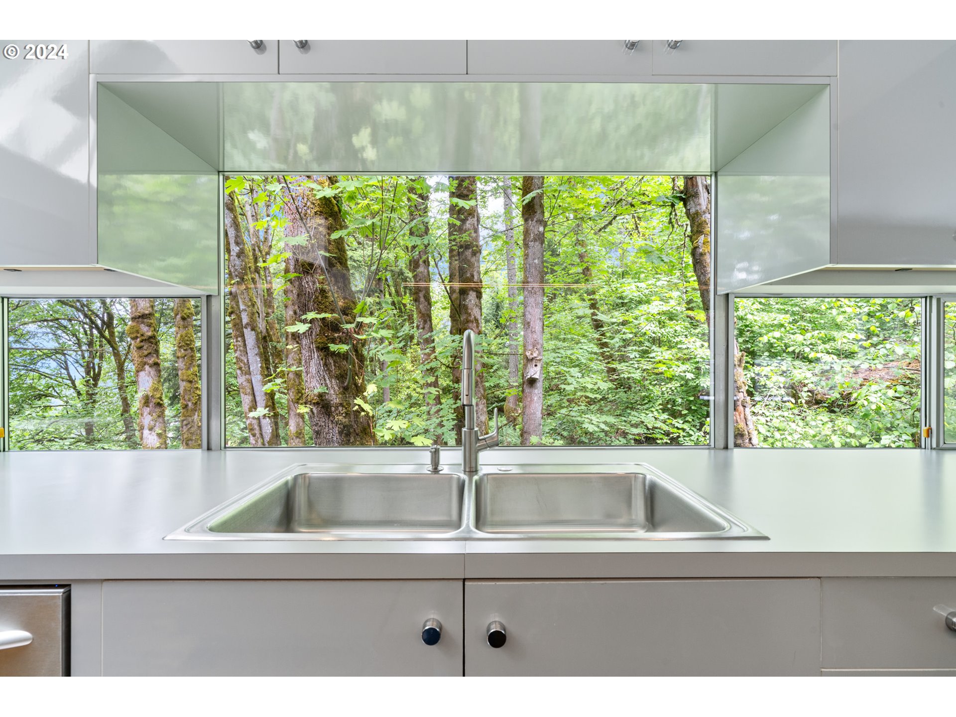 8369 SW MAPLERIDGE DR