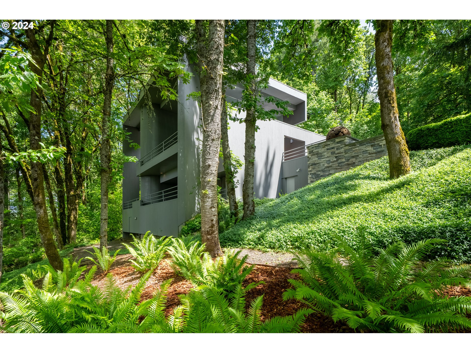 8369 SW MAPLERIDGE DR