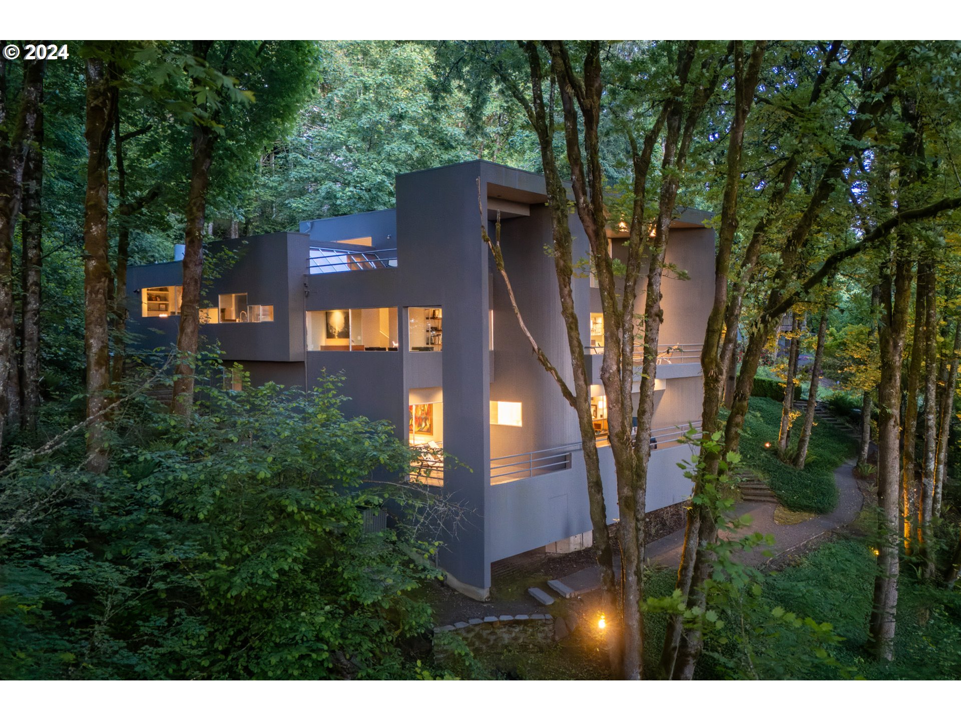 8369 SW MAPLERIDGE DR