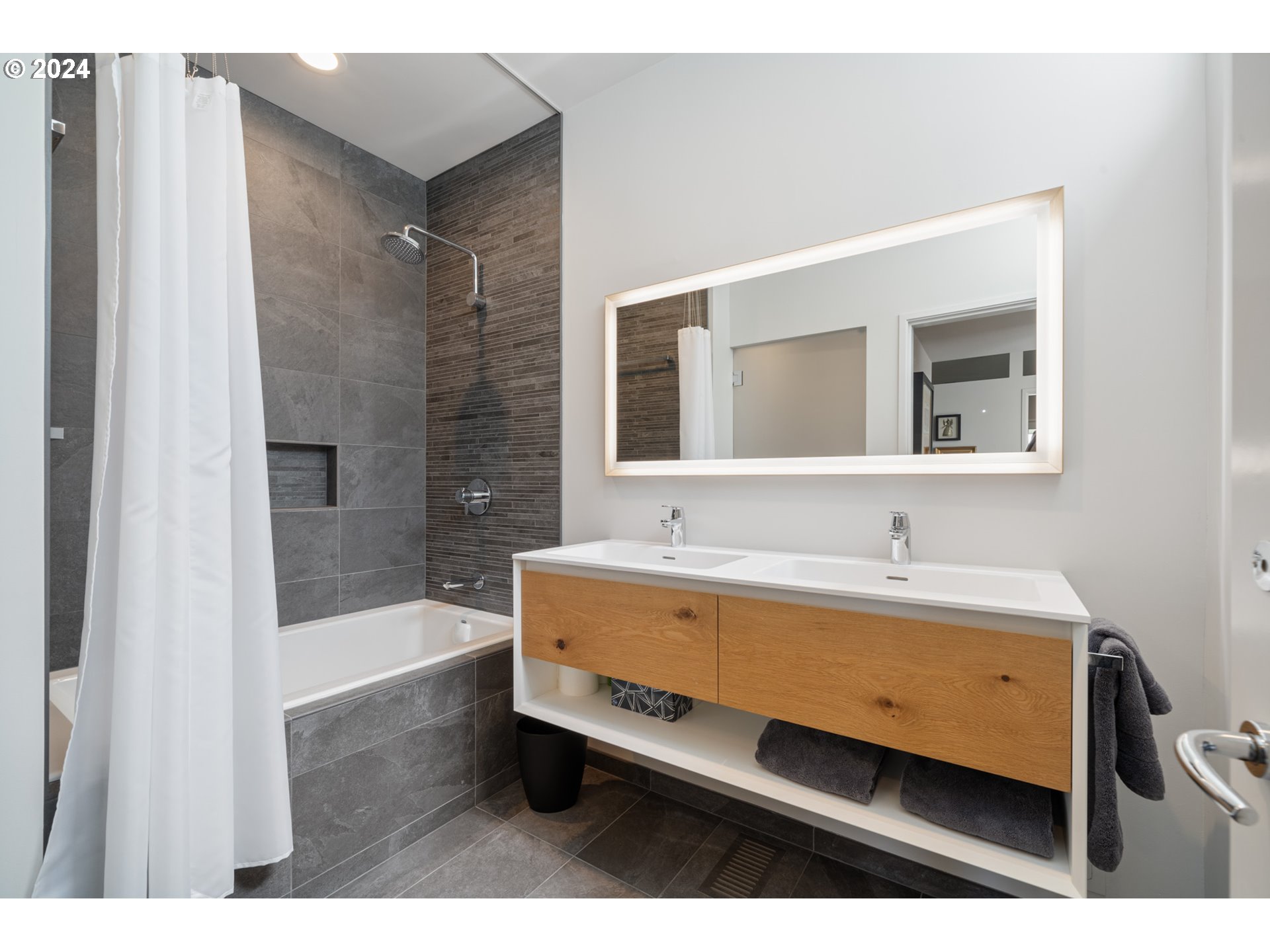 8369 SW MAPLERIDGE DR