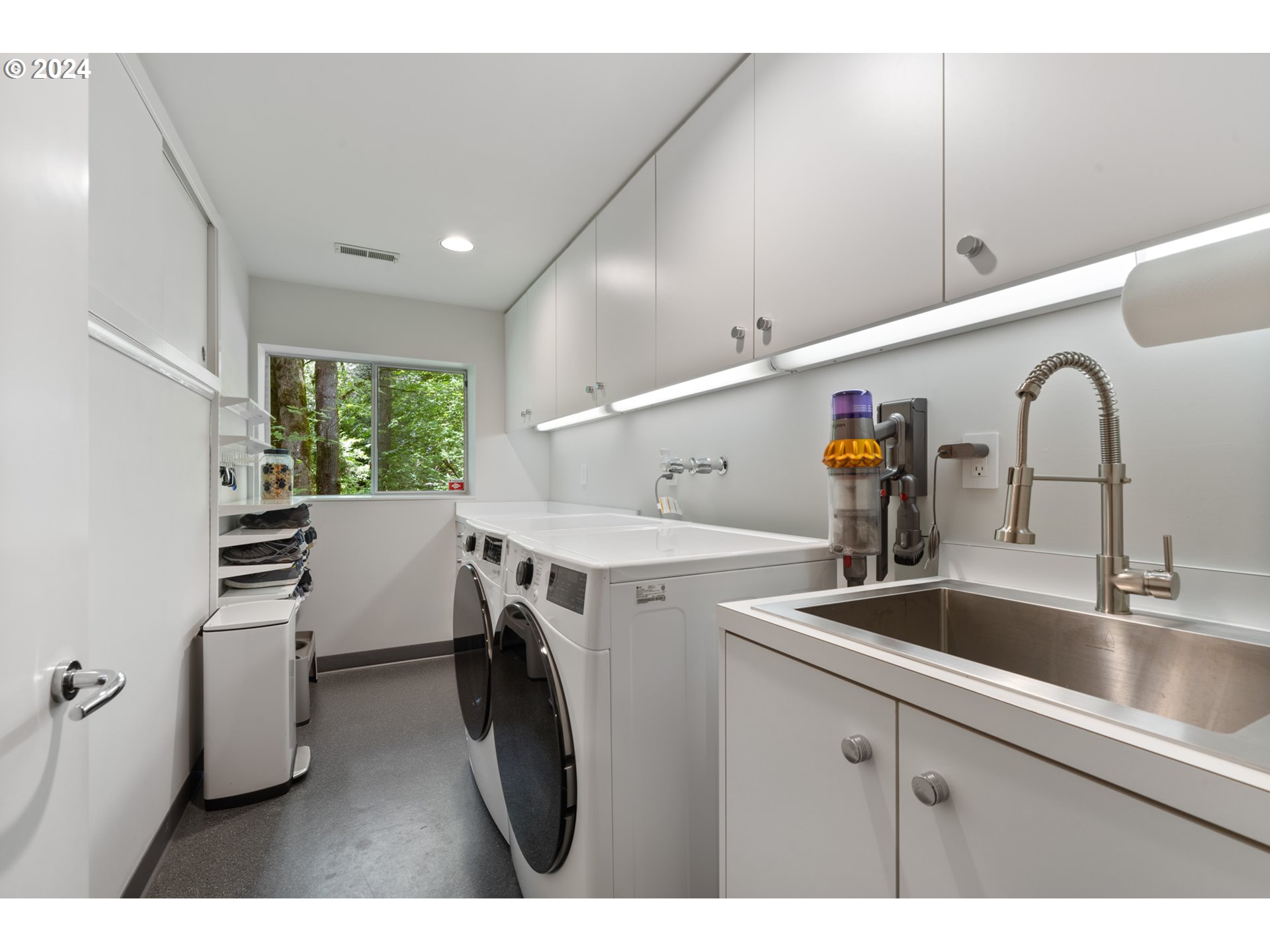 8369 SW MAPLERIDGE DR