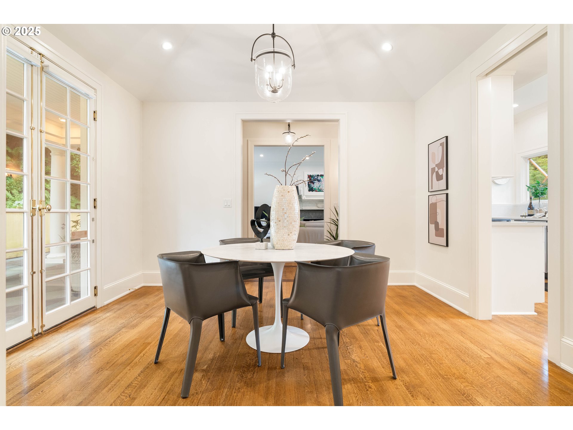 2525 SW HILLCREST DR