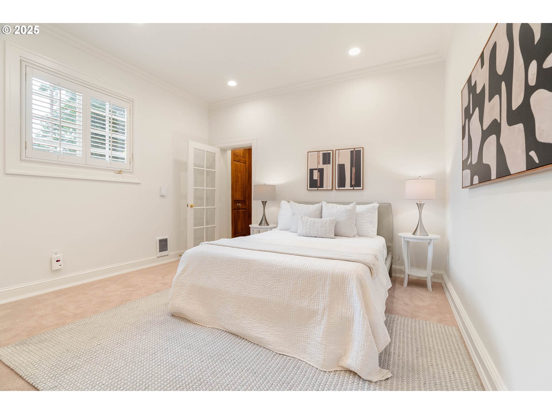 2525 SW HILLCREST DR