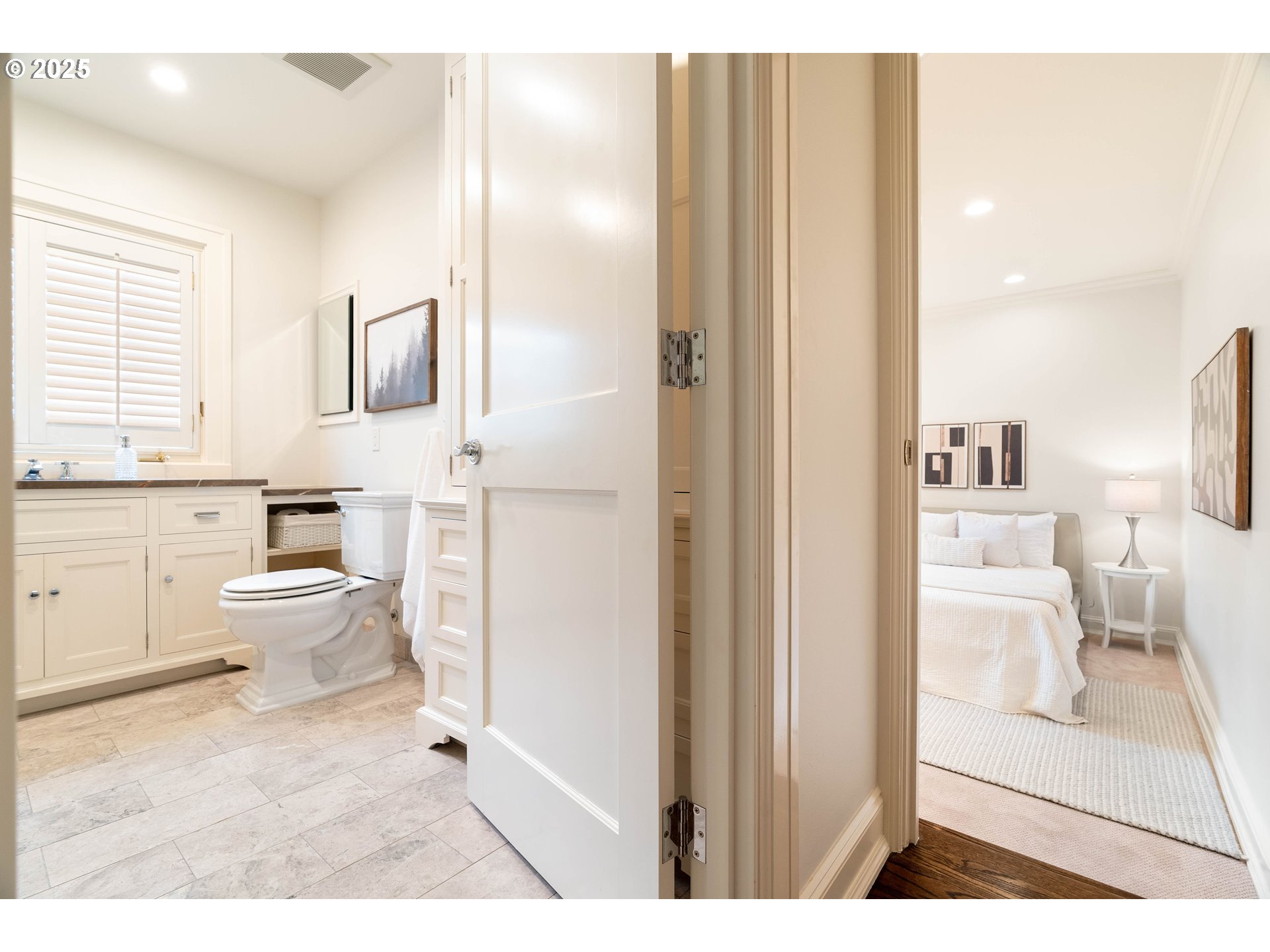 2525 SW HILLCREST DR