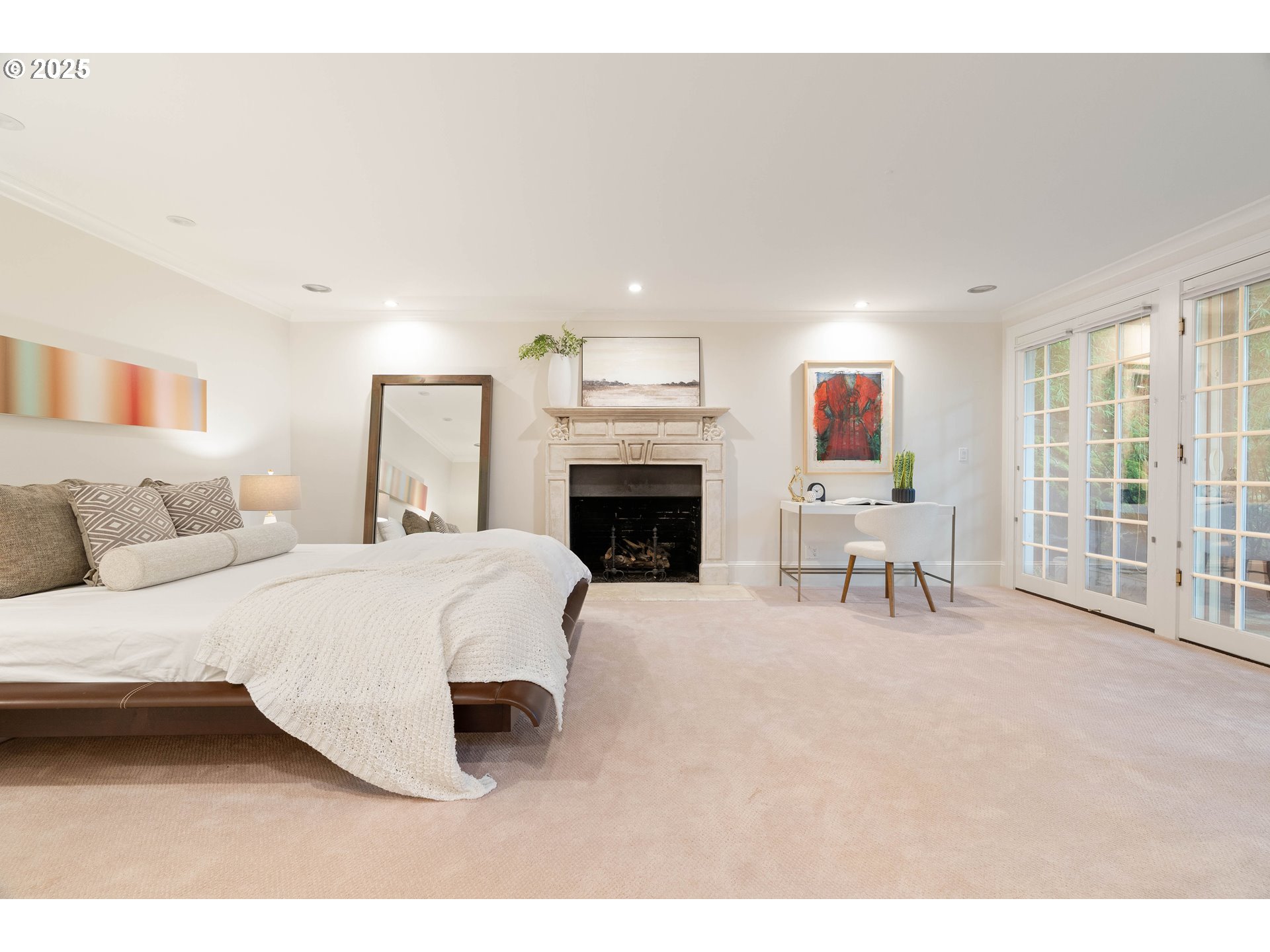 2525 SW HILLCREST DR