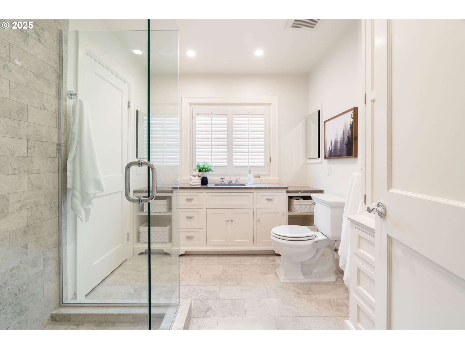 2525 SW HILLCREST DR