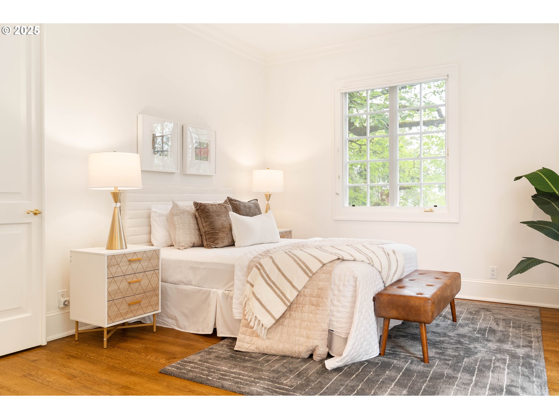 2525 SW HILLCREST DR