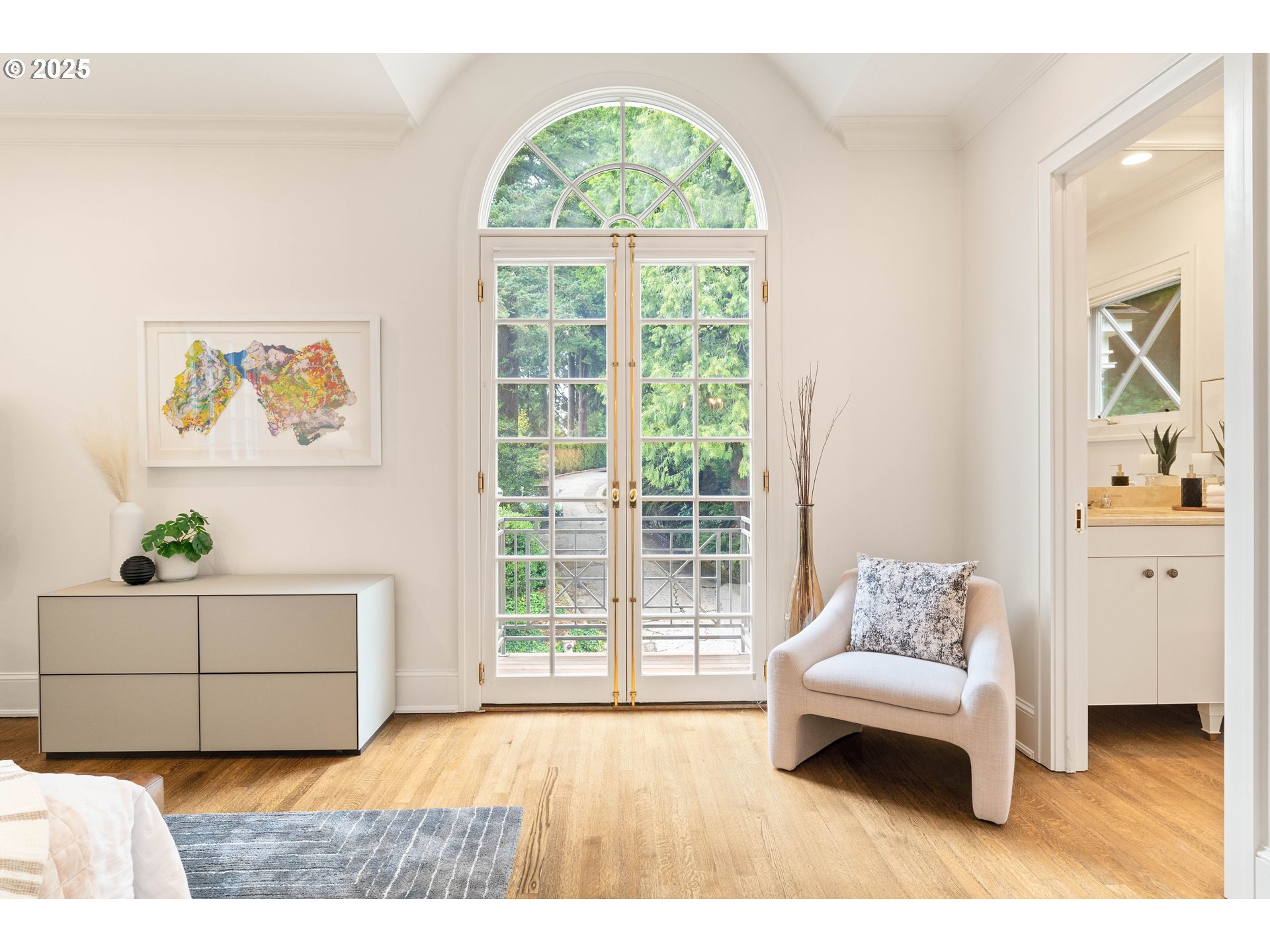 2525 SW HILLCREST DR