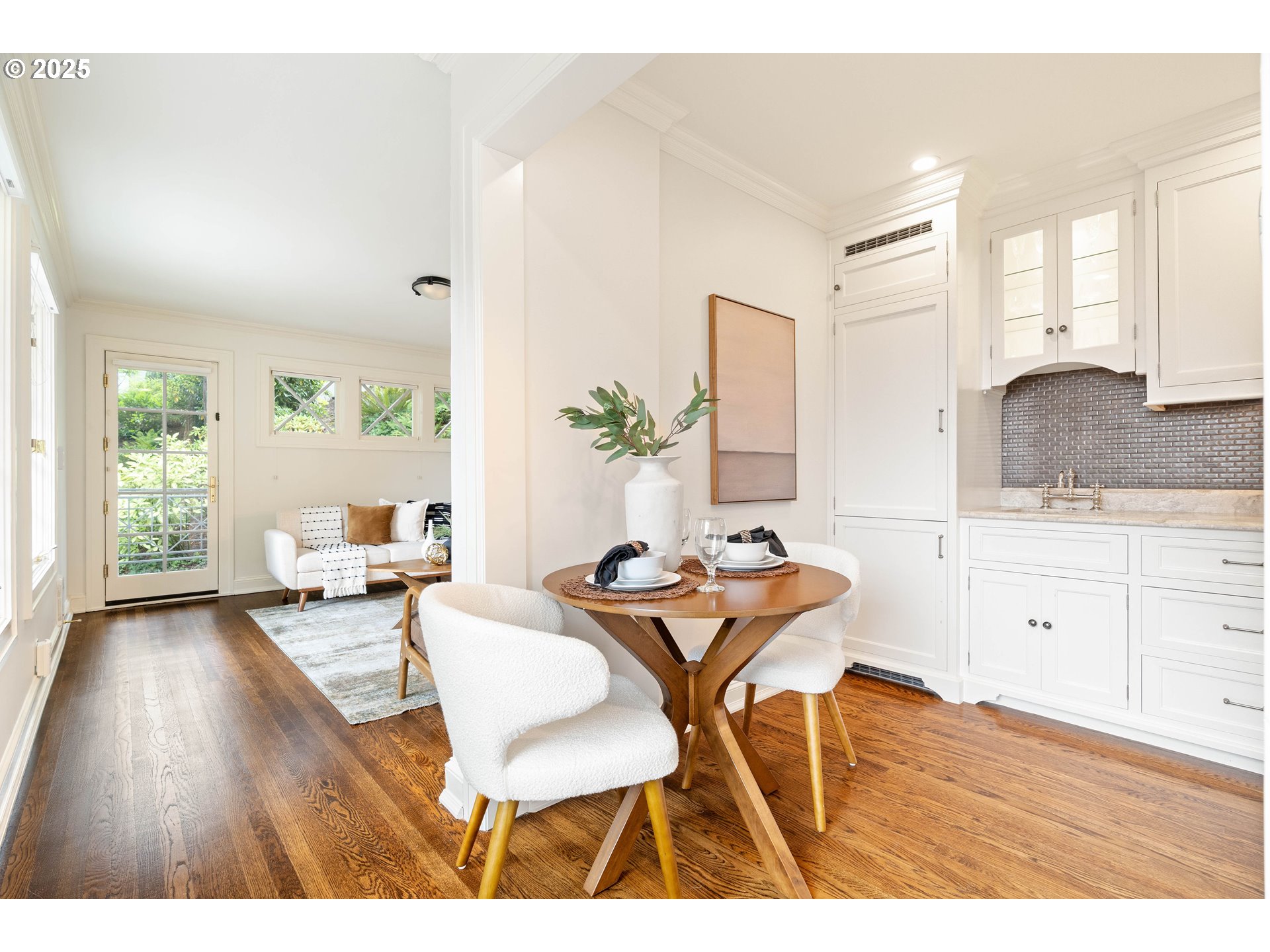 2525 SW HILLCREST DR