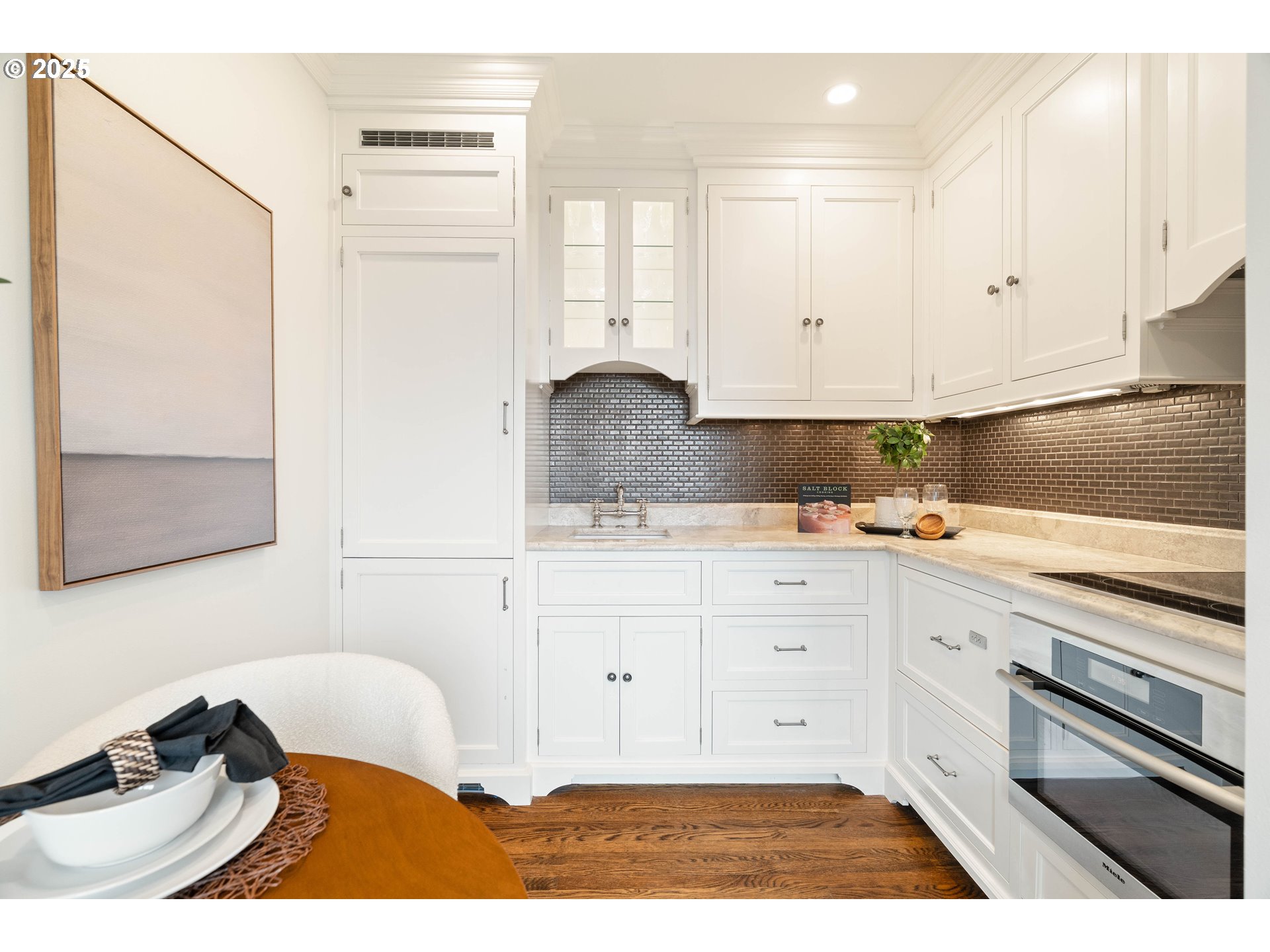 2525 SW HILLCREST DR