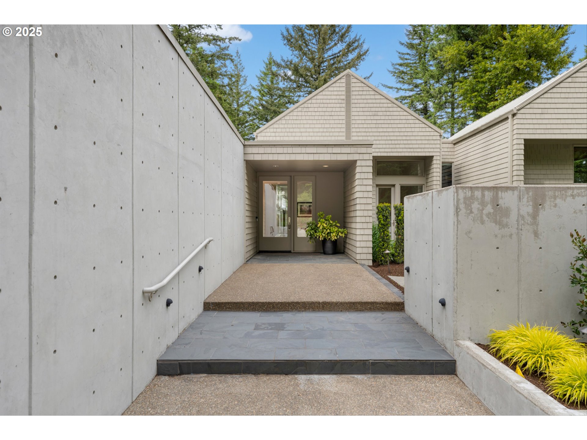 4140 NW THUNDER CREST RD