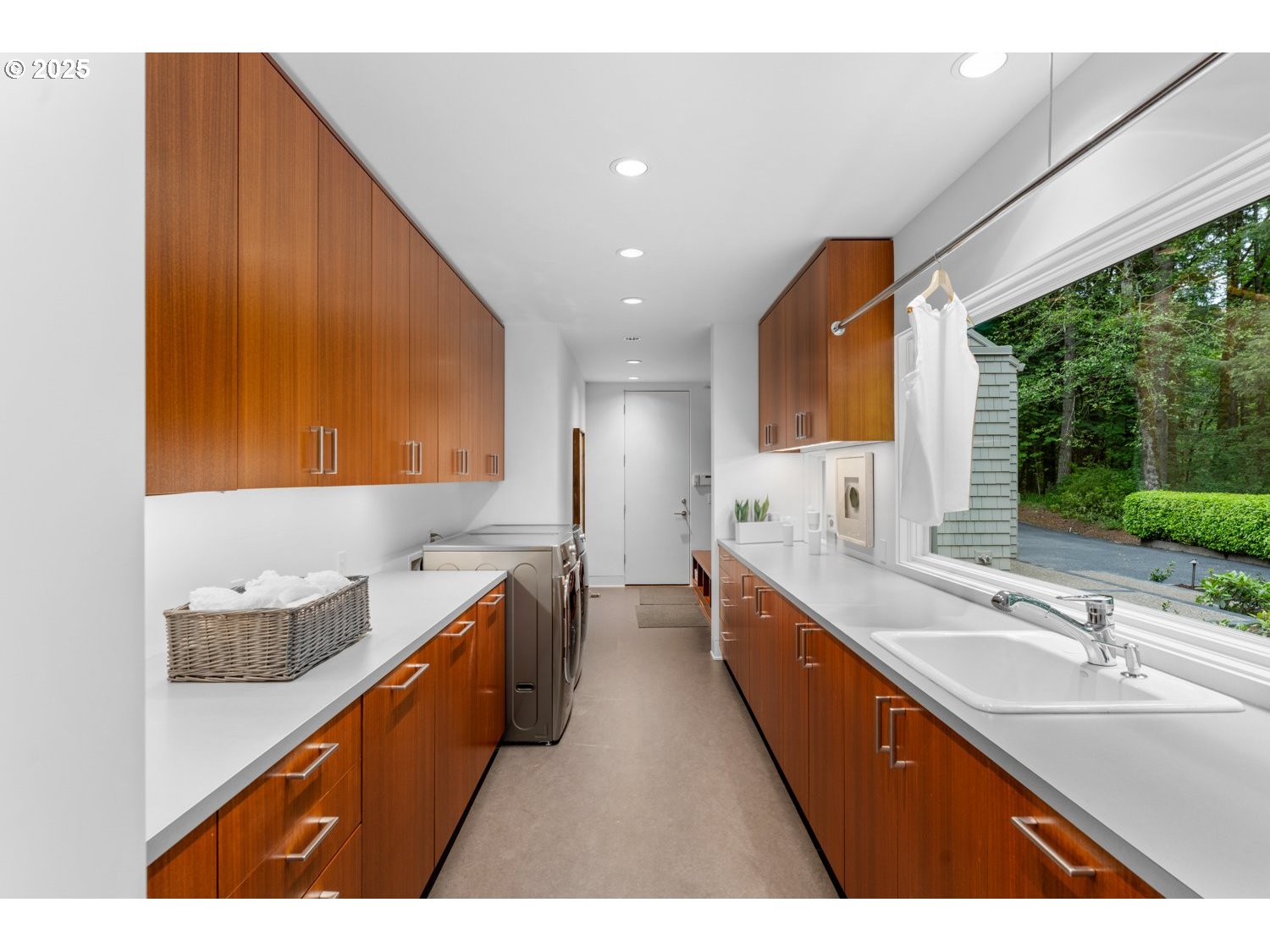 4140 NW THUNDER CREST RD