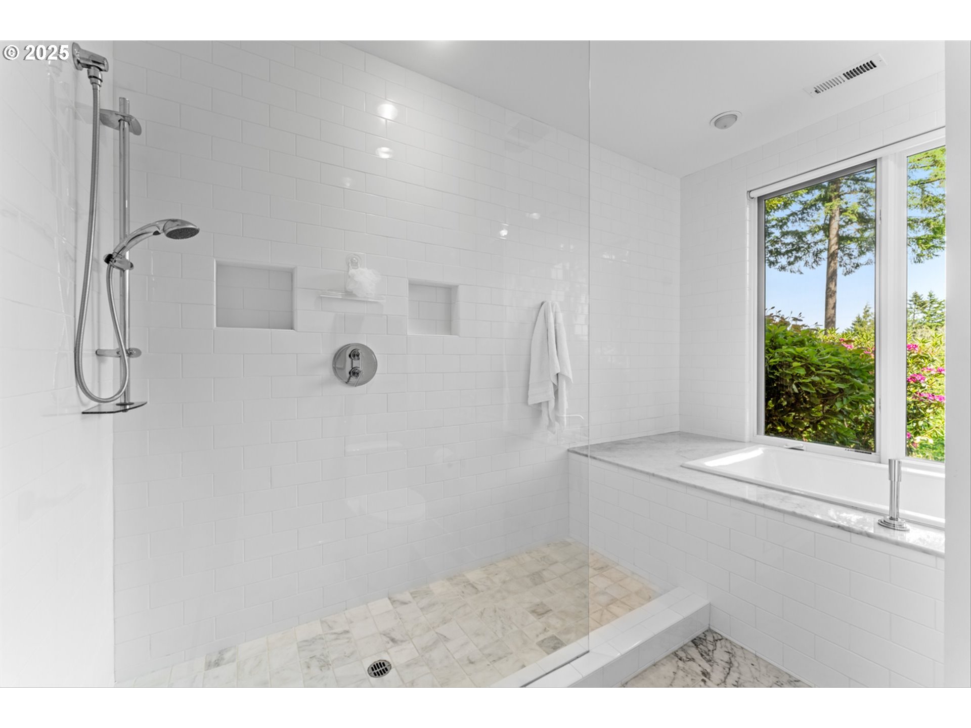 4140 NW THUNDER CREST RD