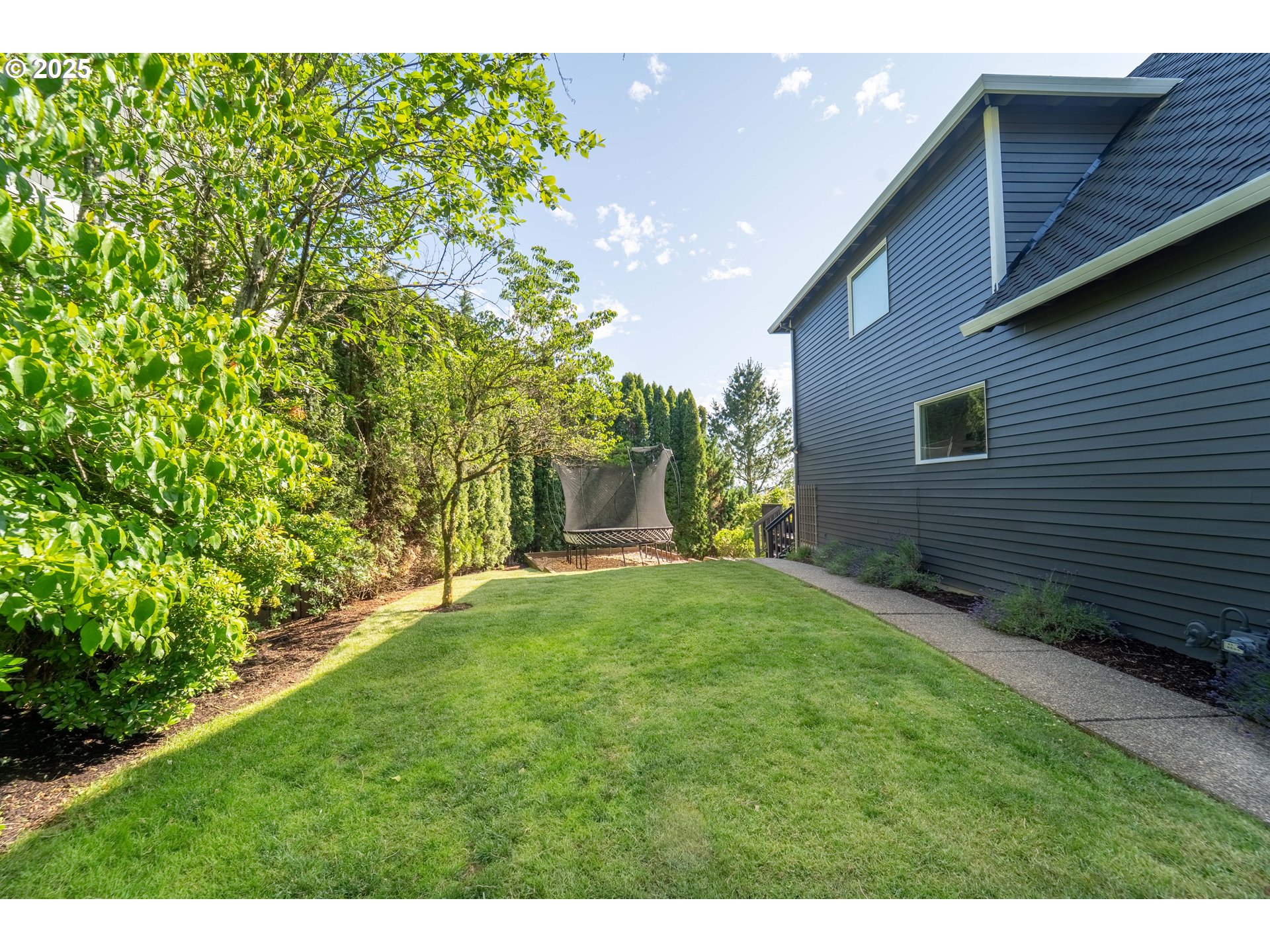 1811 NW ROSEFINCH LN