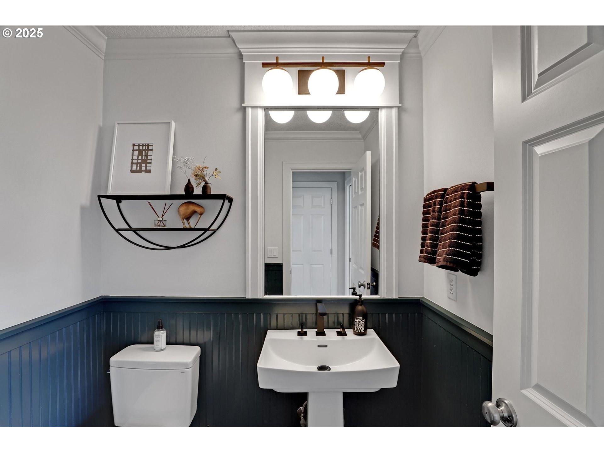 1811 NW ROSEFINCH LN