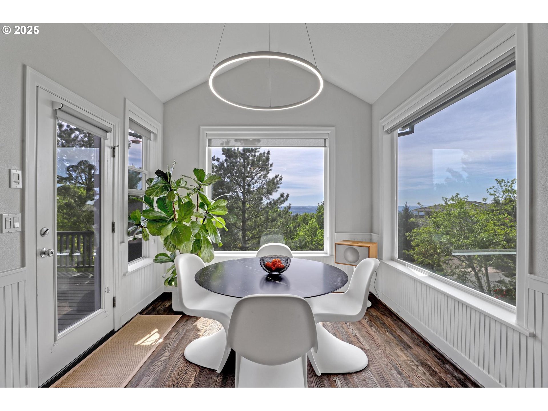 1811 NW ROSEFINCH LN