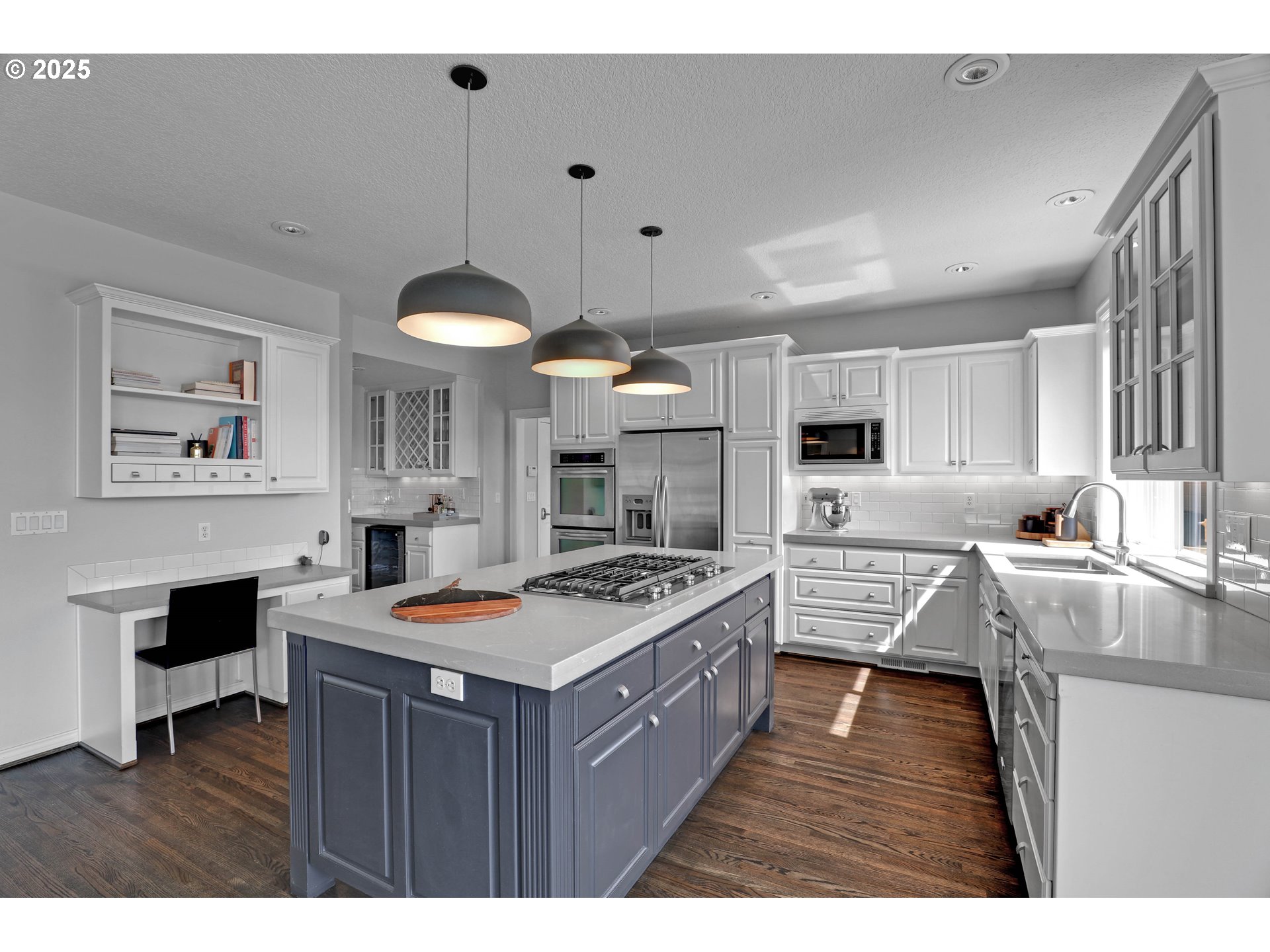 1811 NW ROSEFINCH LN