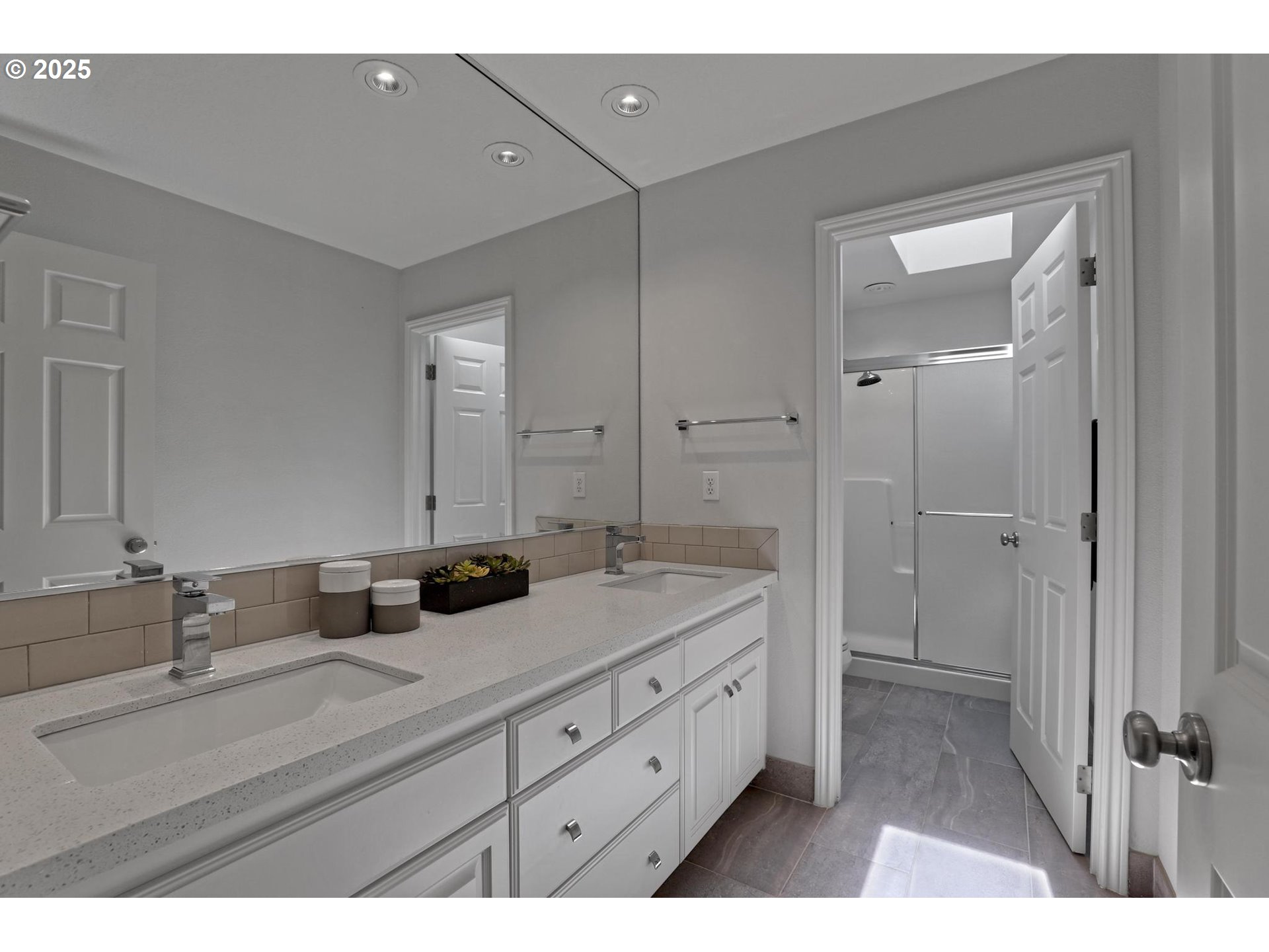 1811 NW ROSEFINCH LN