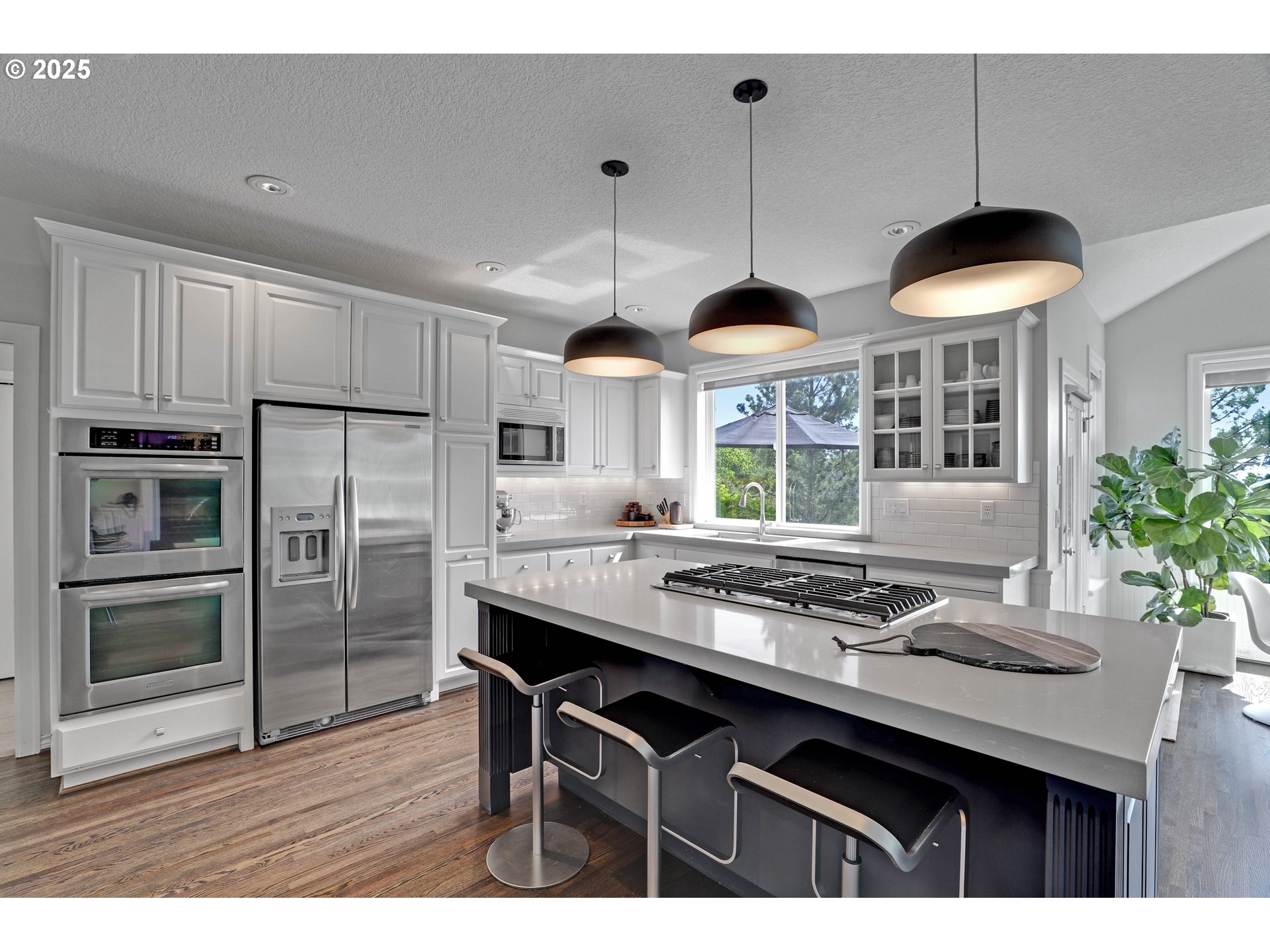 1811 NW ROSEFINCH LN