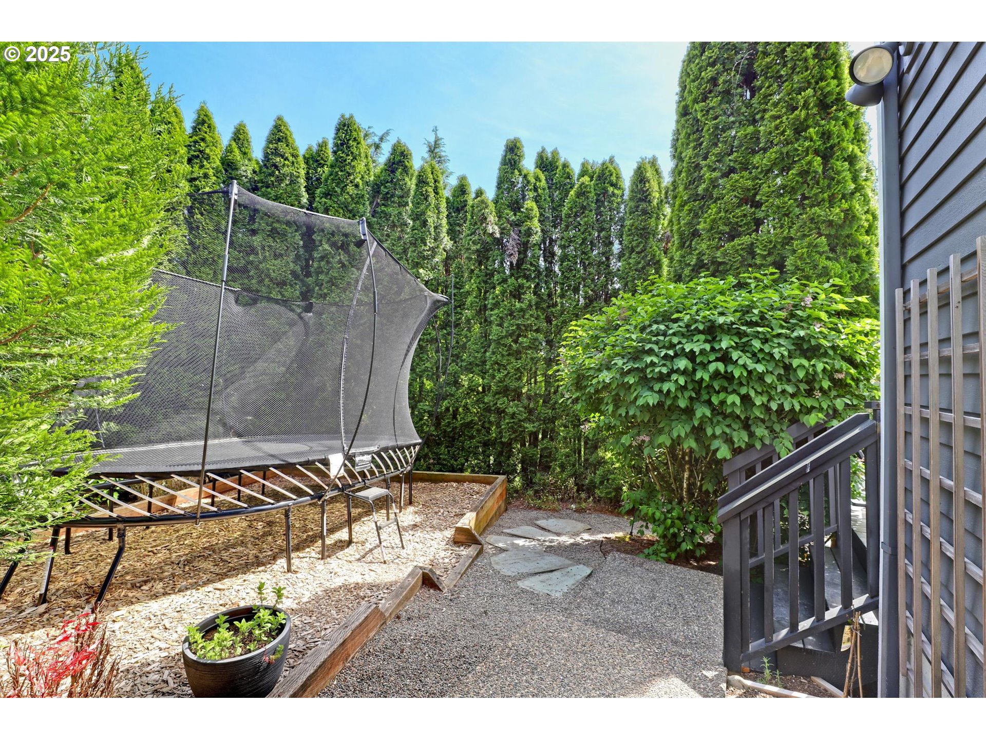 1811 NW ROSEFINCH LN