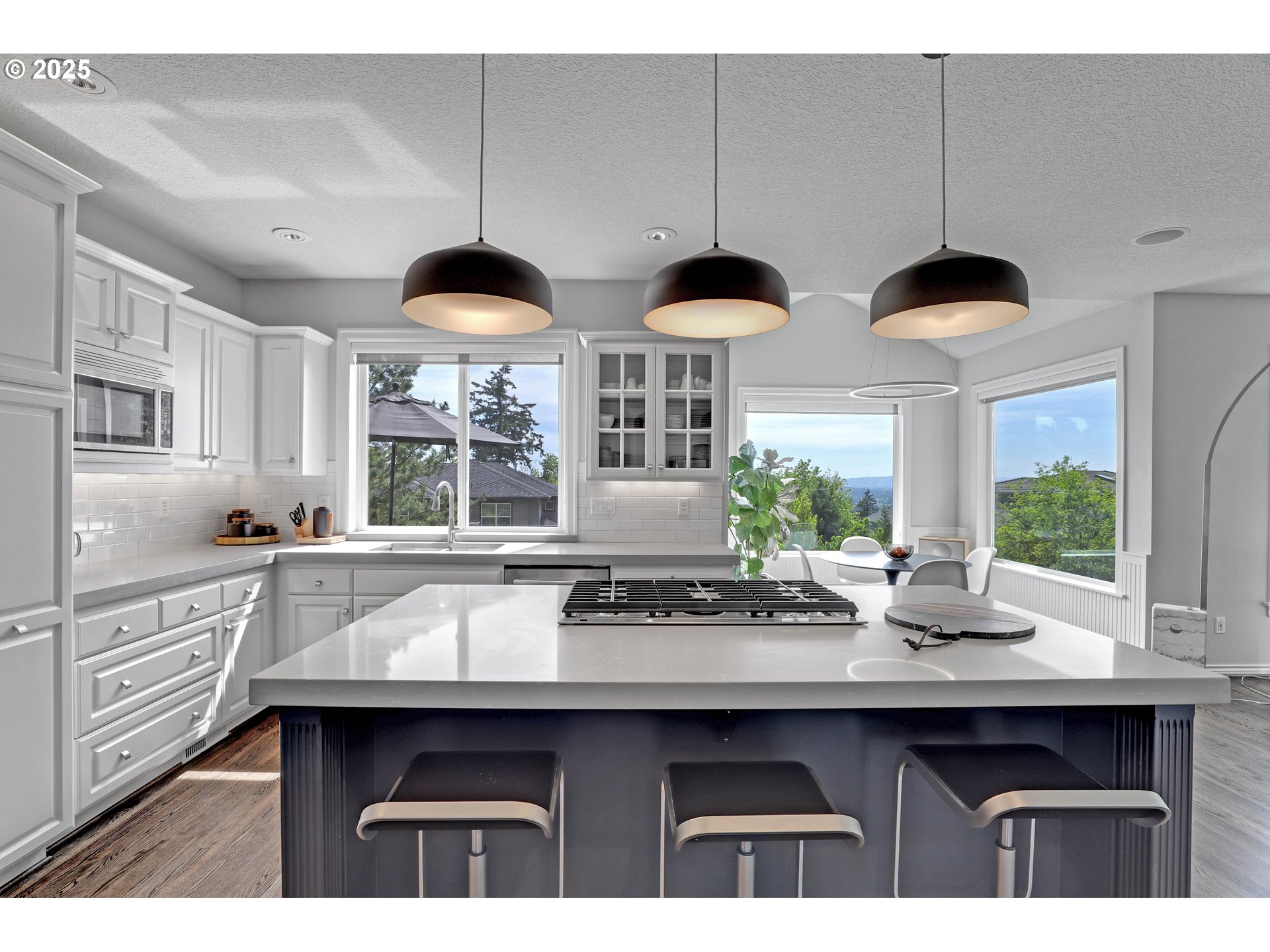 1811 NW ROSEFINCH LN