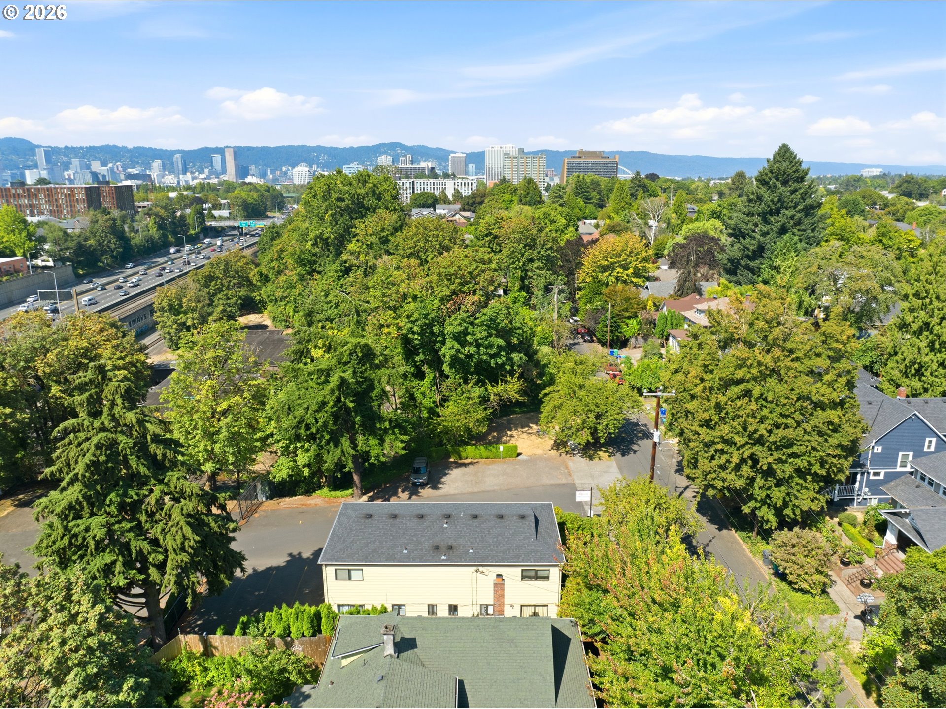2522 NE MULTNOMAH ST
