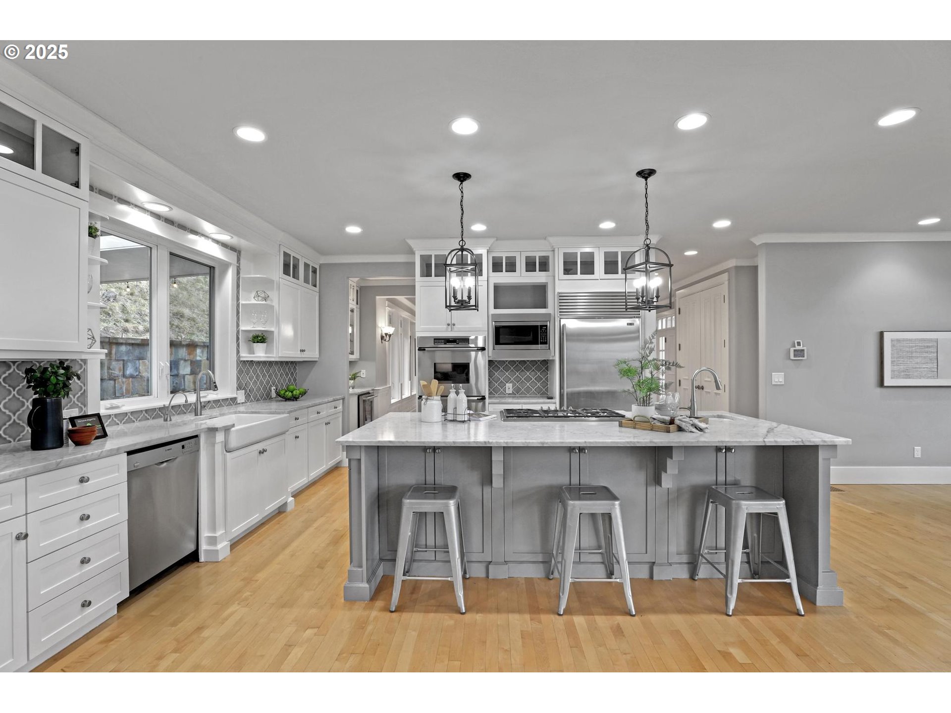 8711 NW TERRACEVIEW CT