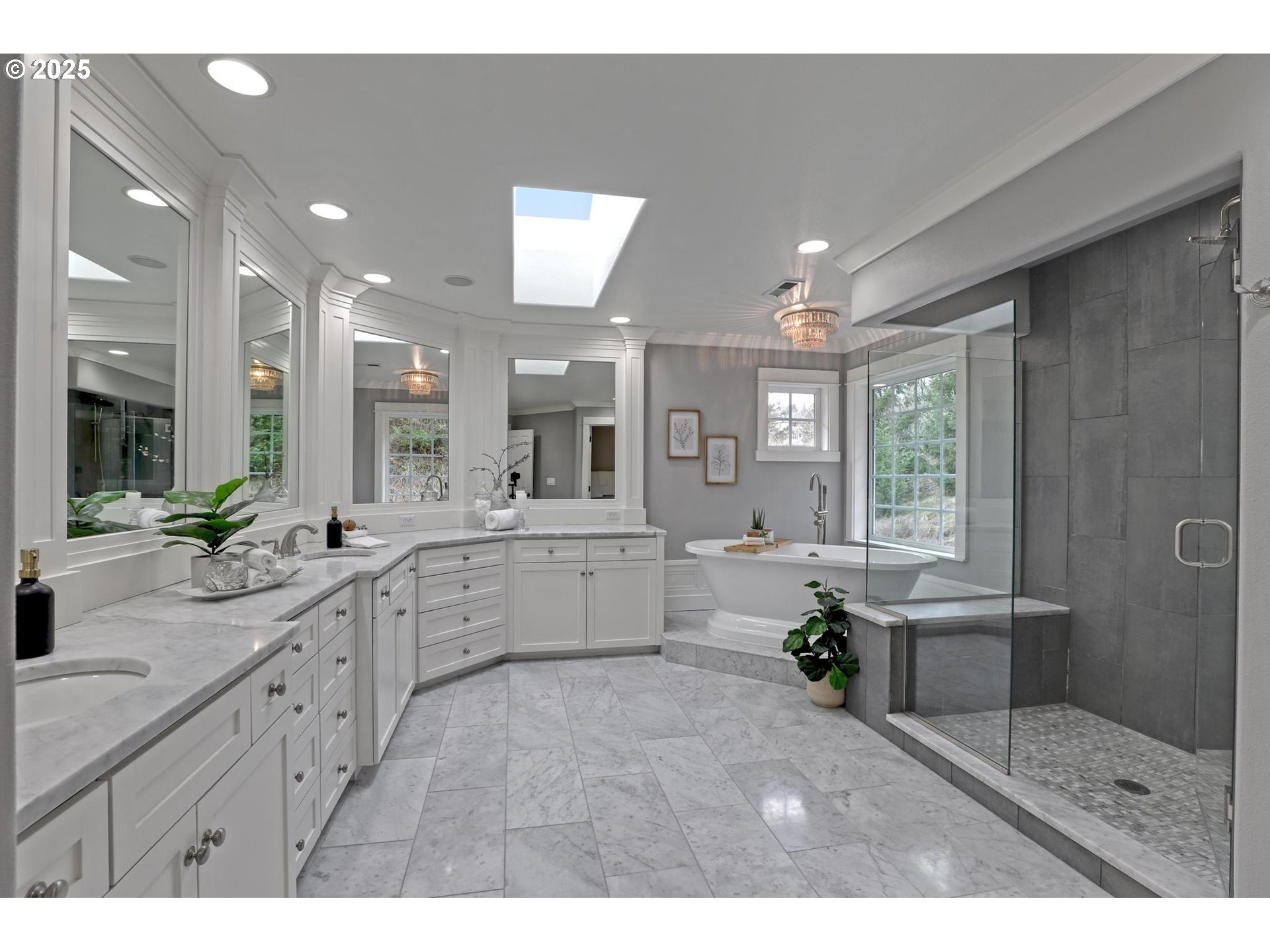 8711 NW TERRACEVIEW CT