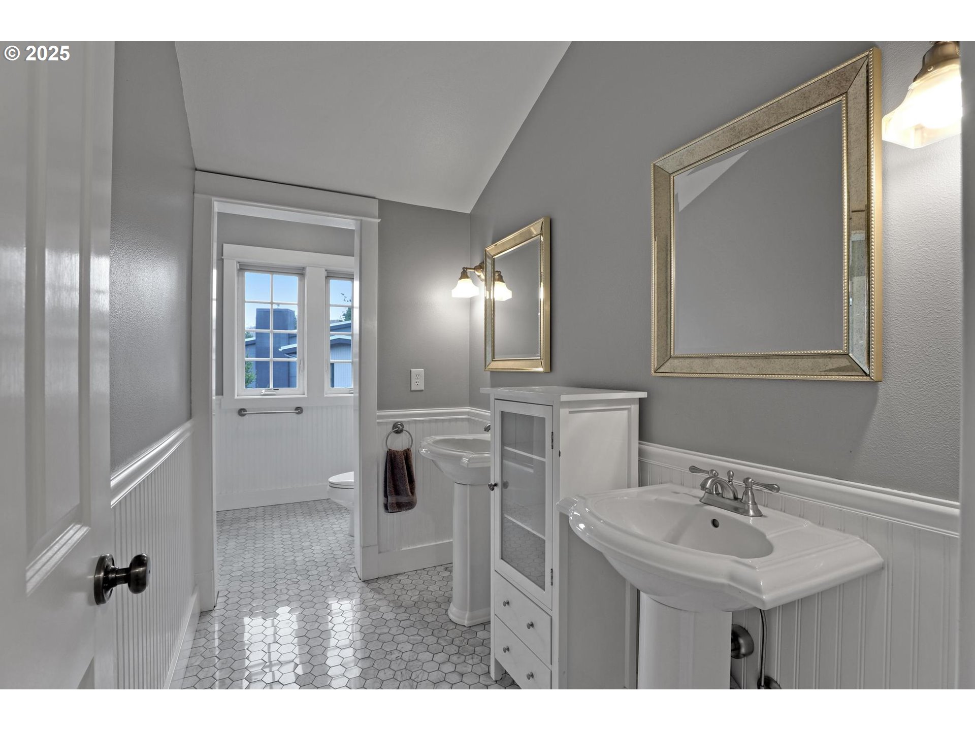 8711 NW TERRACEVIEW CT