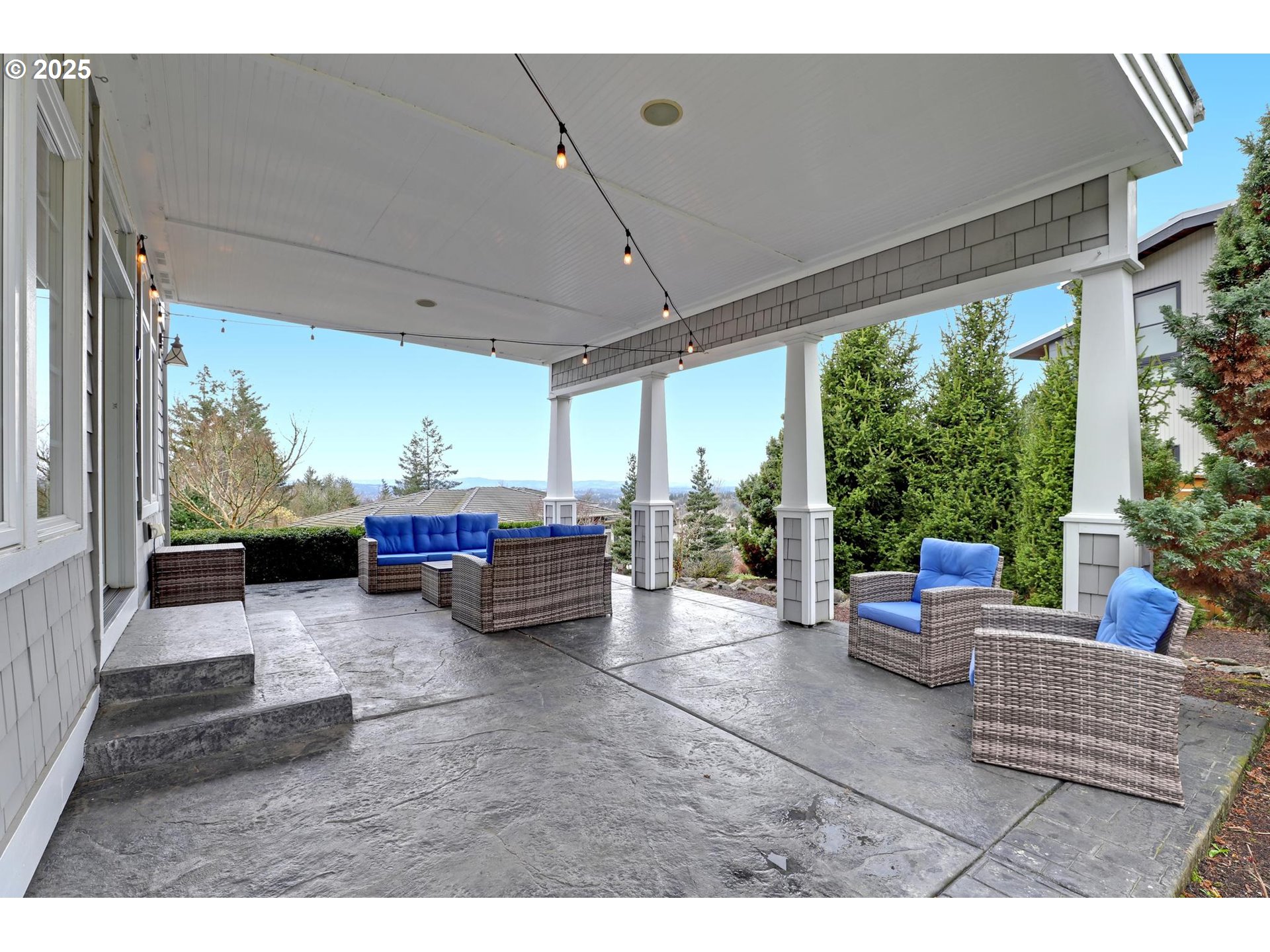 8711 NW TERRACEVIEW CT