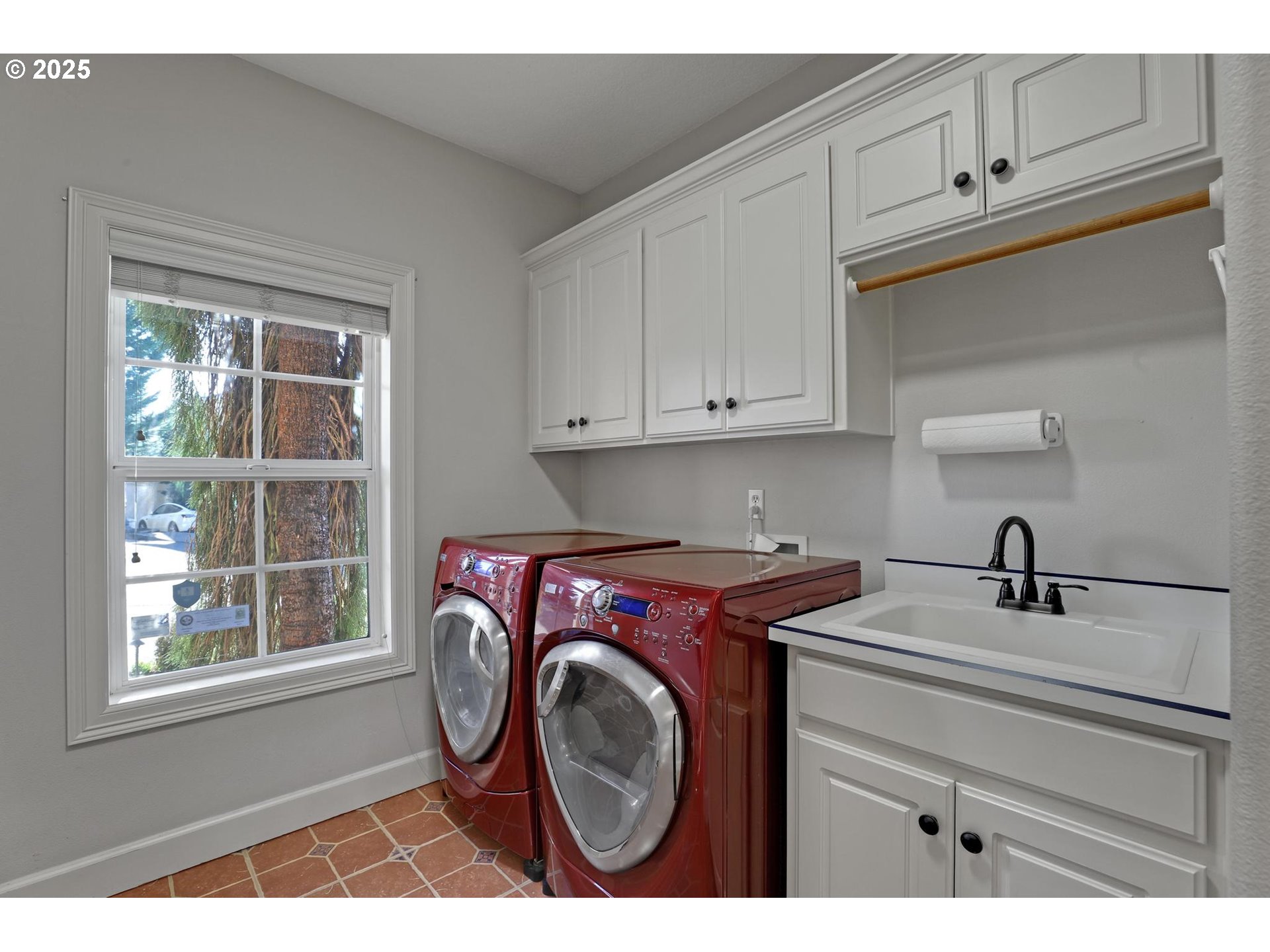 8033 NW HAZELTINE ST